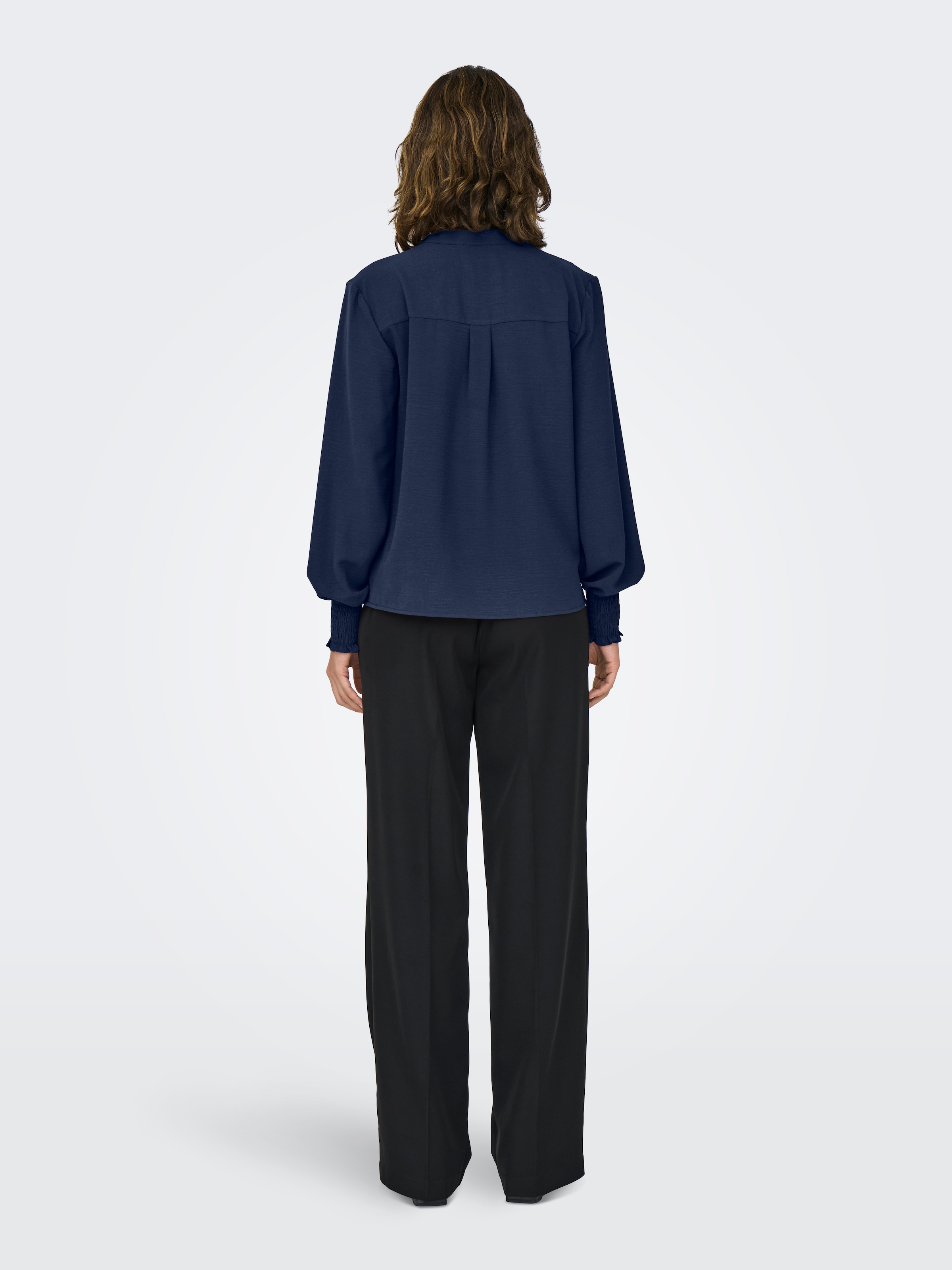 ONLY Blusenshirt »ONLMETTE V-NECK LS SMOCK TOP NOOS WVN« Kunstfaser, regular fit