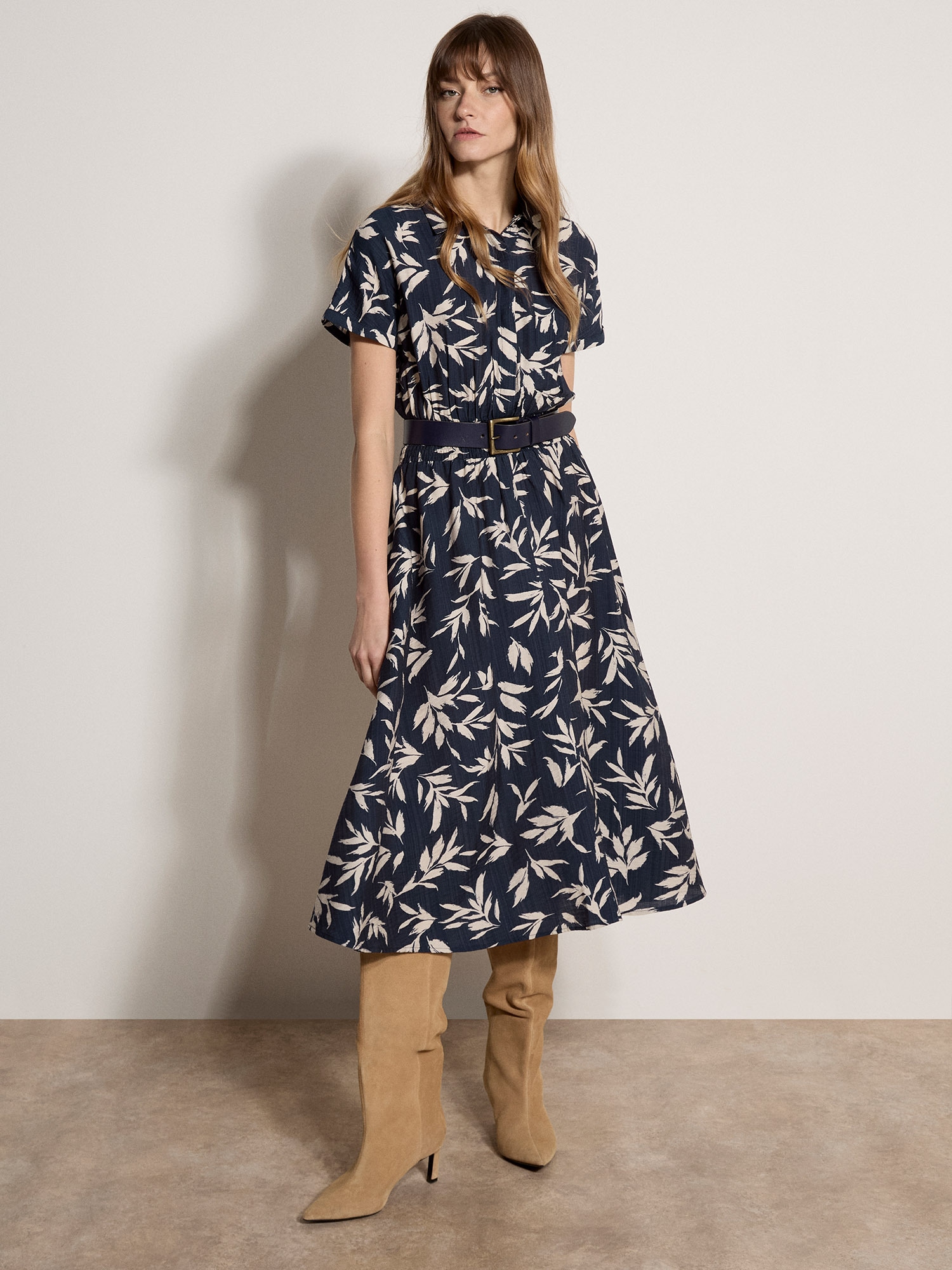 Apricot Midikleid »Midikleid« mit strukturiertem Blattmuster