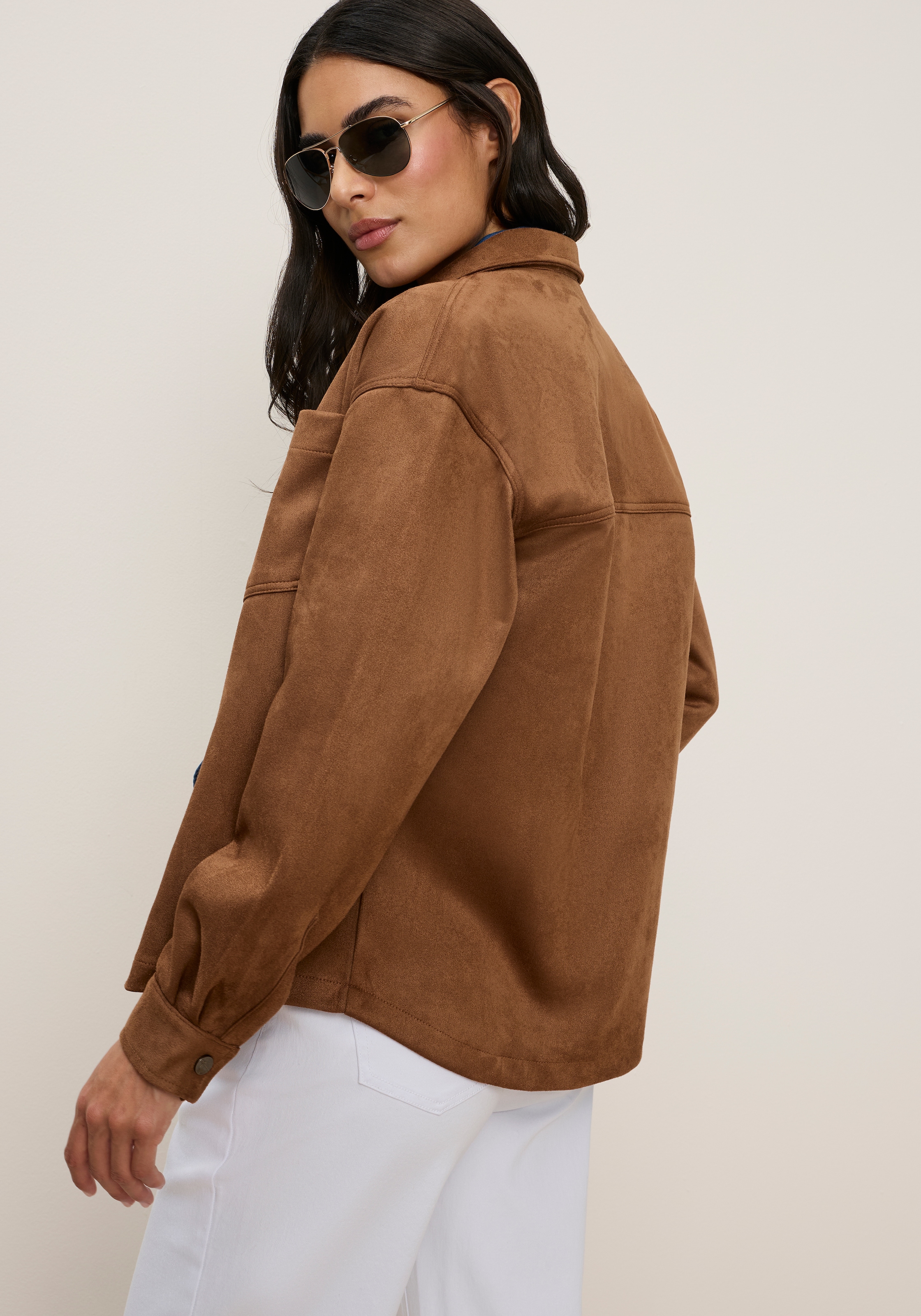 Tamaris Hemdjacke »aus weichem Veloursleder-Imitat« hüftbedeckende Länge, mit Knopfleiste