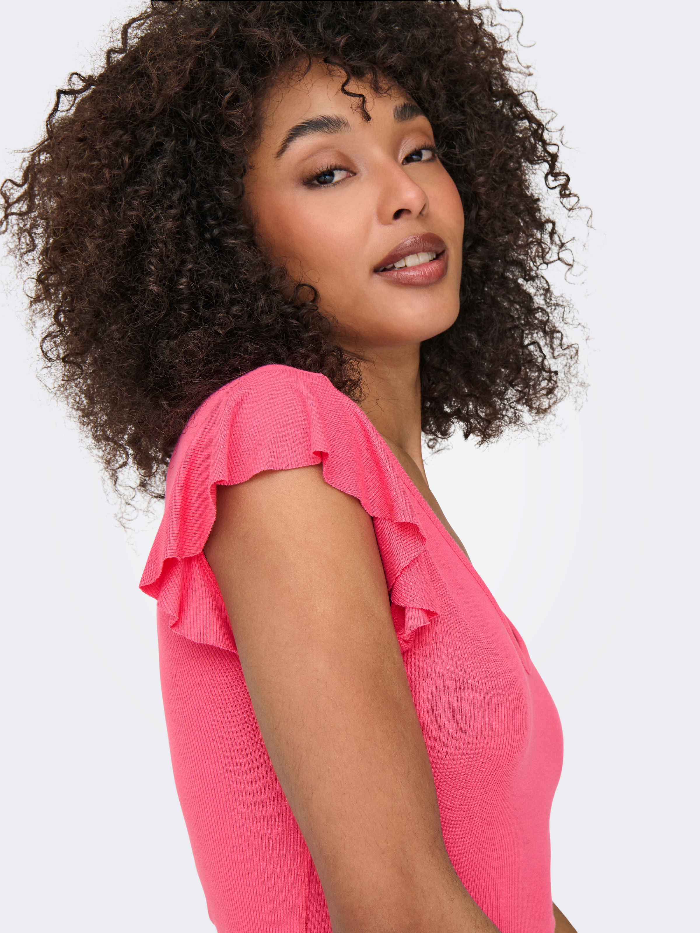 ONLY V-Shirt »ONLBELIA – V-Ausschnitt für femininen Sommerkomfort«, regular fit, Single Jersey, Viskosemischung, V-Ausschnitt, unifarben