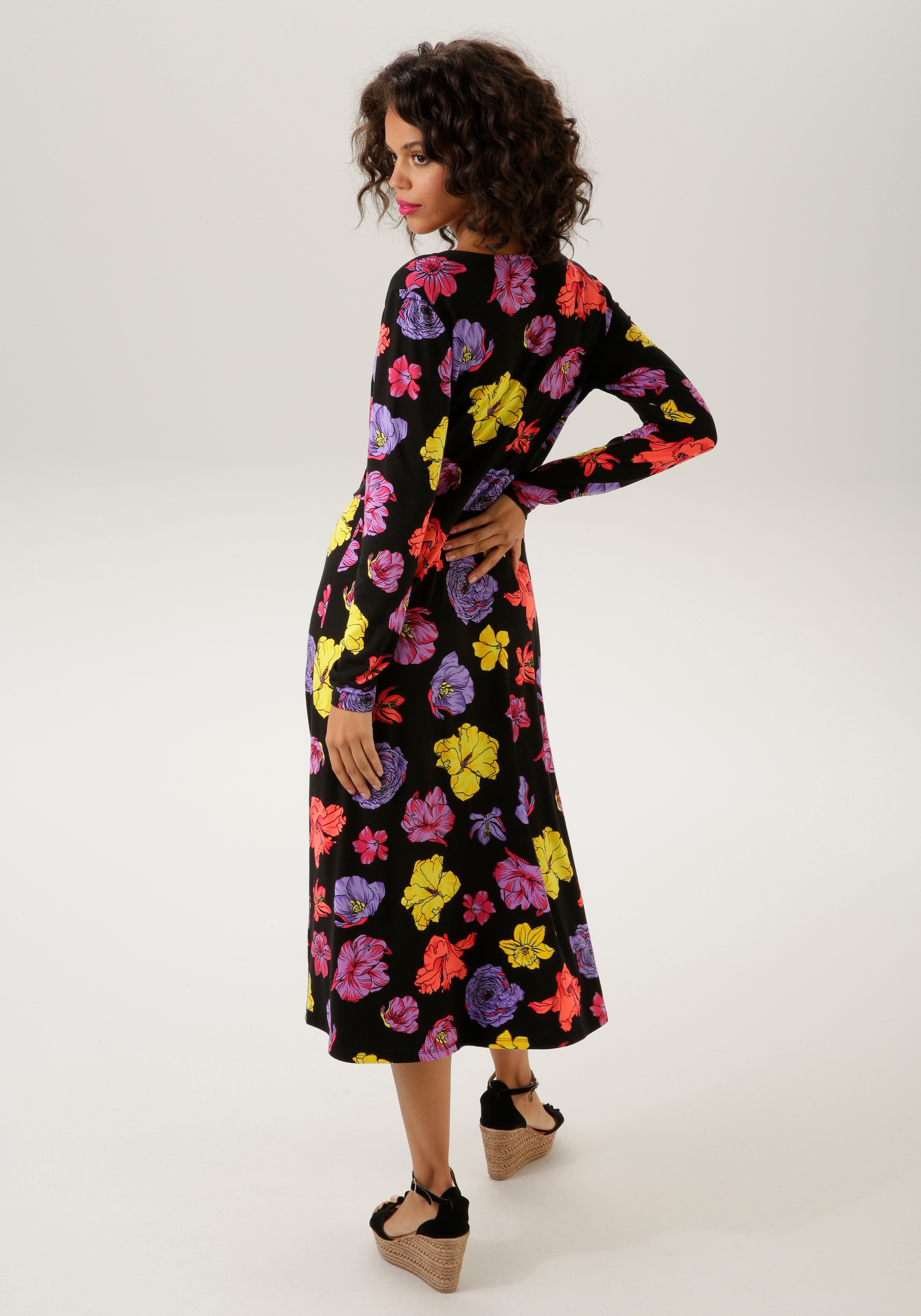 Shop KOLLEKTION CASUAL OTTO Online NEUE Jerseykleid, im Blüten farbenfrohen kaufen bedruckt Aniston mit -