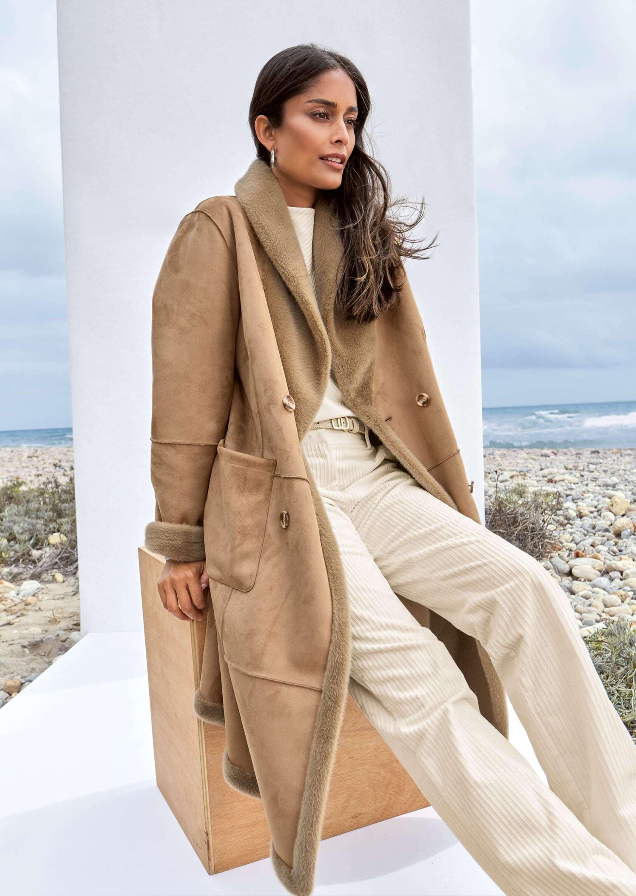 MADELEINE Langmantel »Wendemantel Wende-Mantel in Lammfell-Optik«