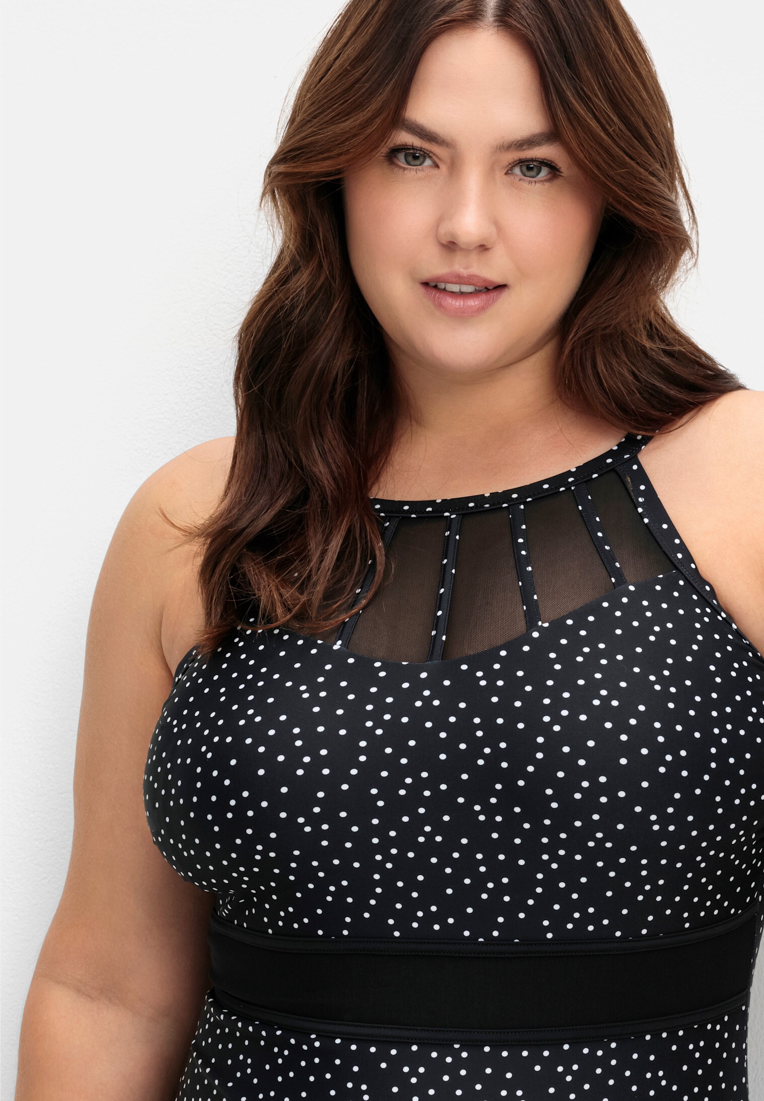 Sheego Badeanzug »Badeanzug Badeanzug mit Shaping-Effekt« mit halbtransparentem Netzeinsatz