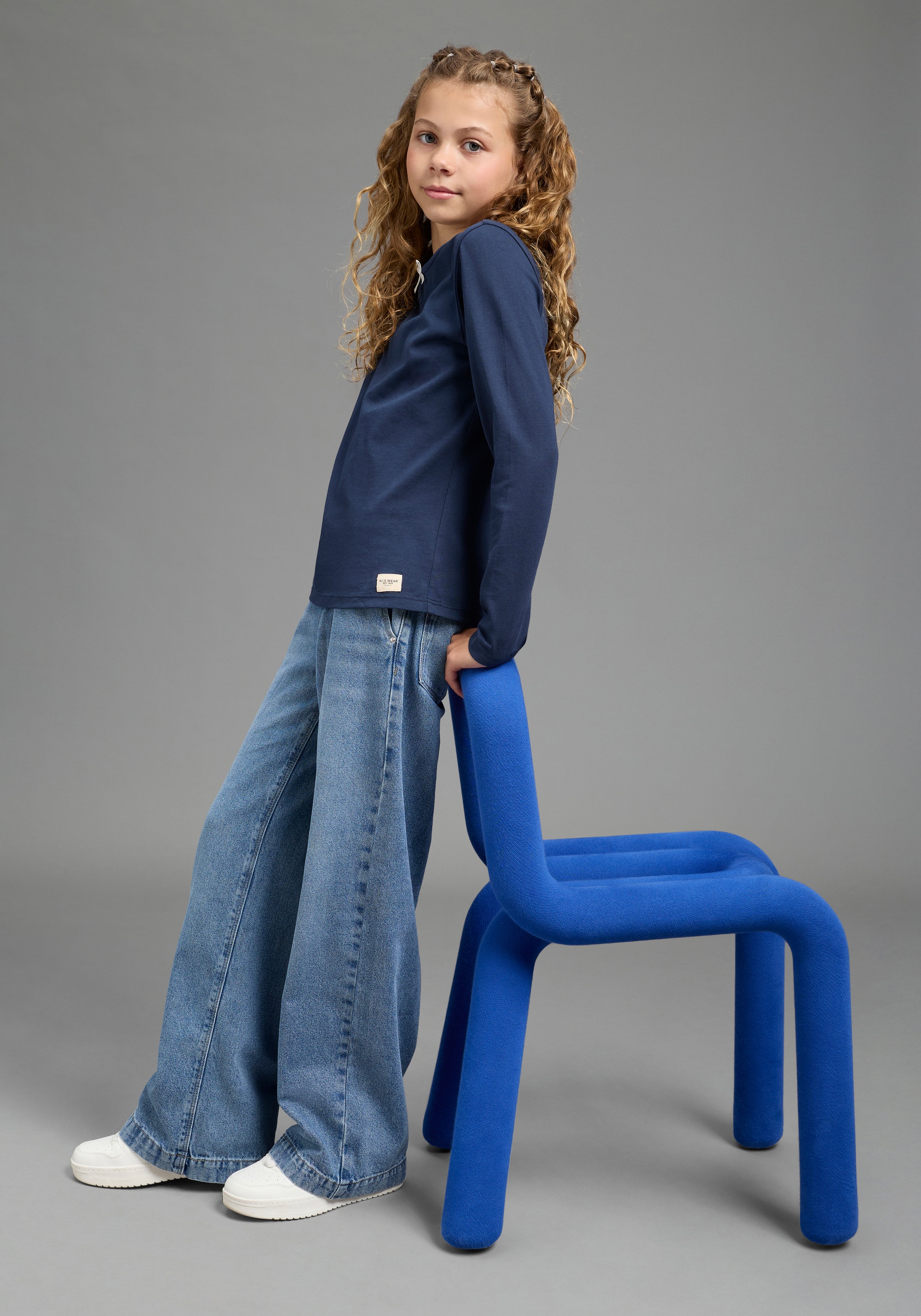H.I.S Langarmshirt »H.I.S Shirt mit kleiner Deko-Schleife« Langarmshirt hüftlange Basic-Passform, Langarm, modischer Stil