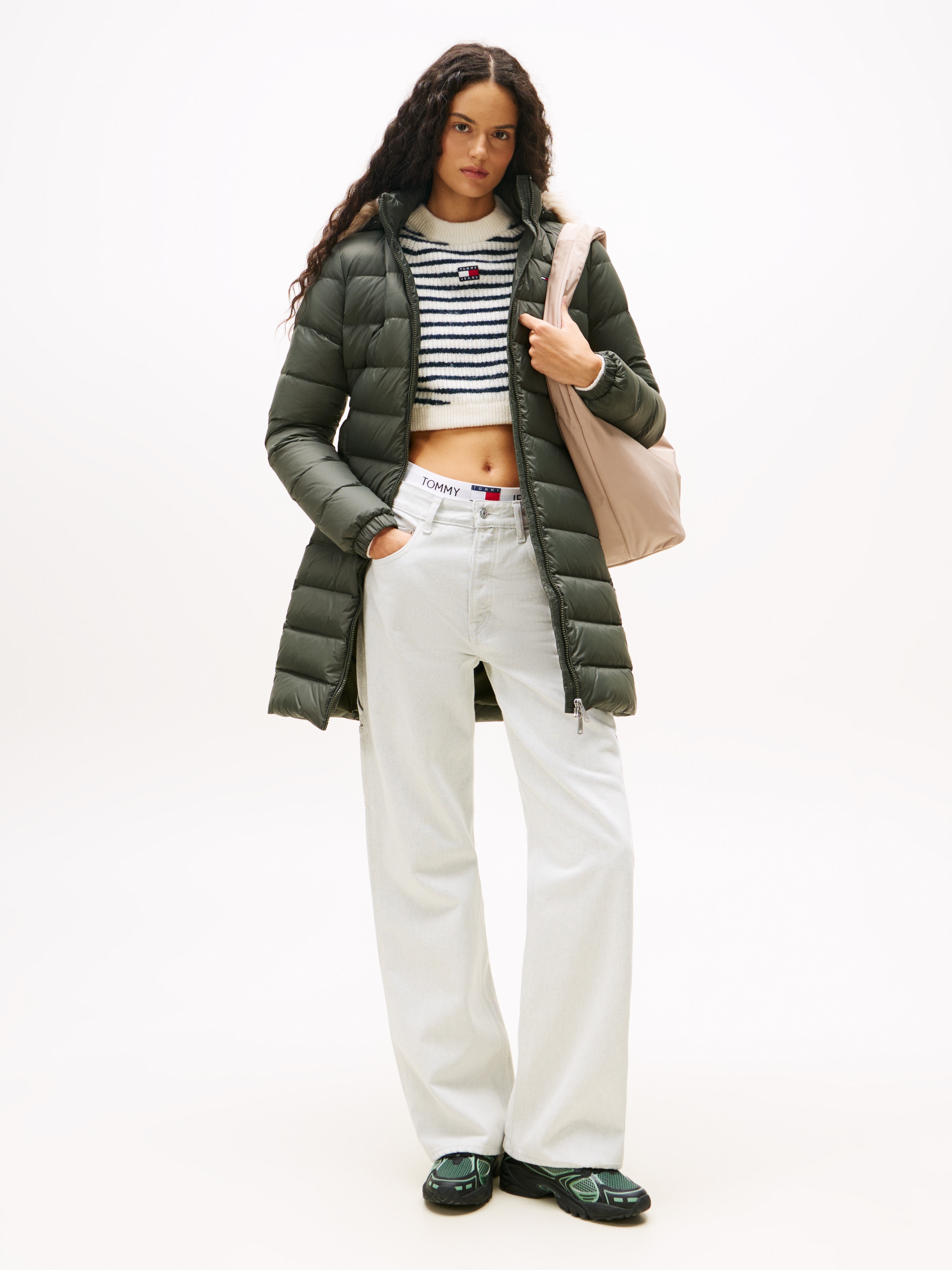 Tommy Jeans Steppmantel »TJW ESSENTIAL HOODED DOWN COAT« mit Fellimitat, Logostickerei