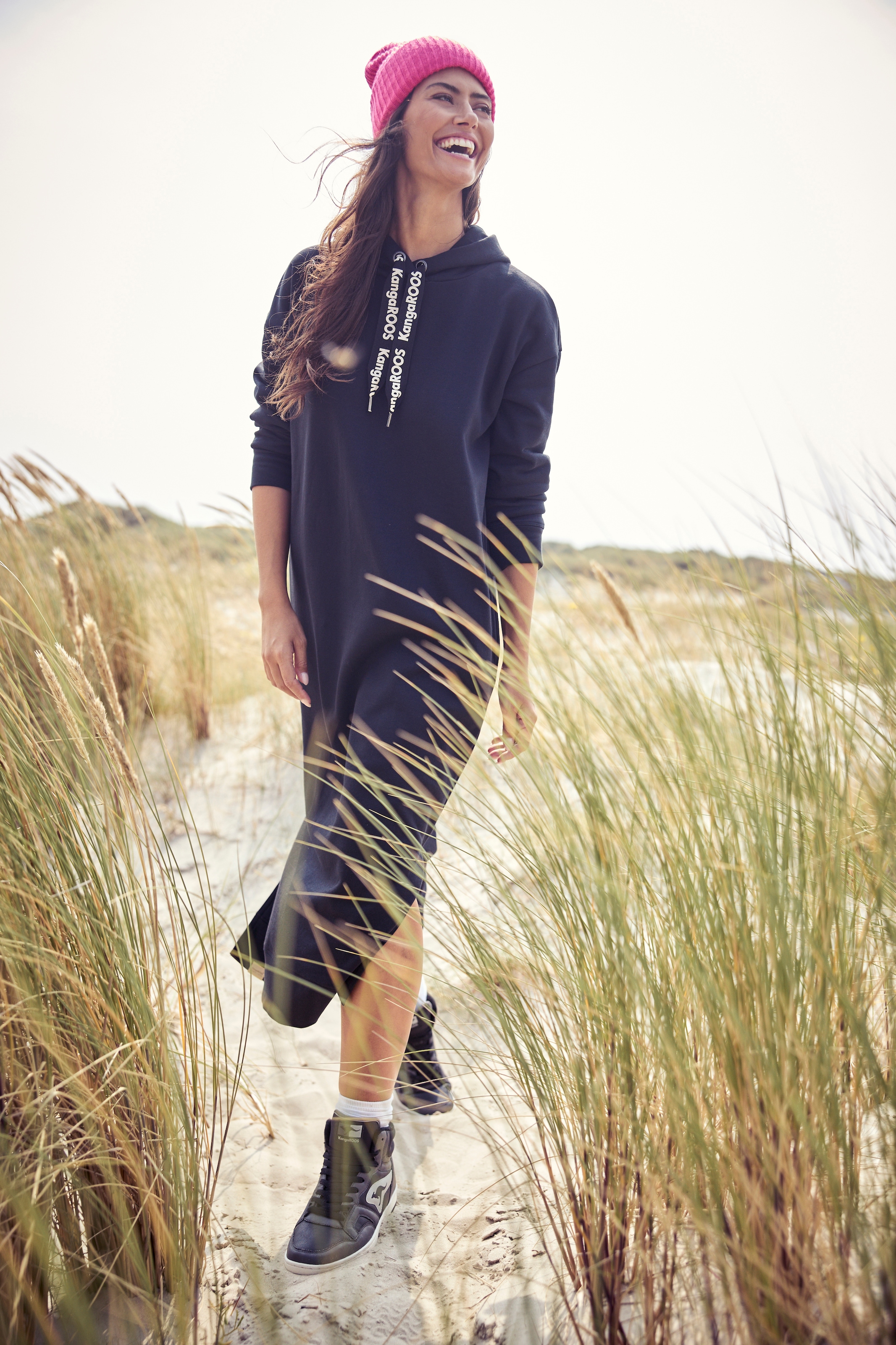 KangaROOS Sweatkleid, mit Seitenschlitzen