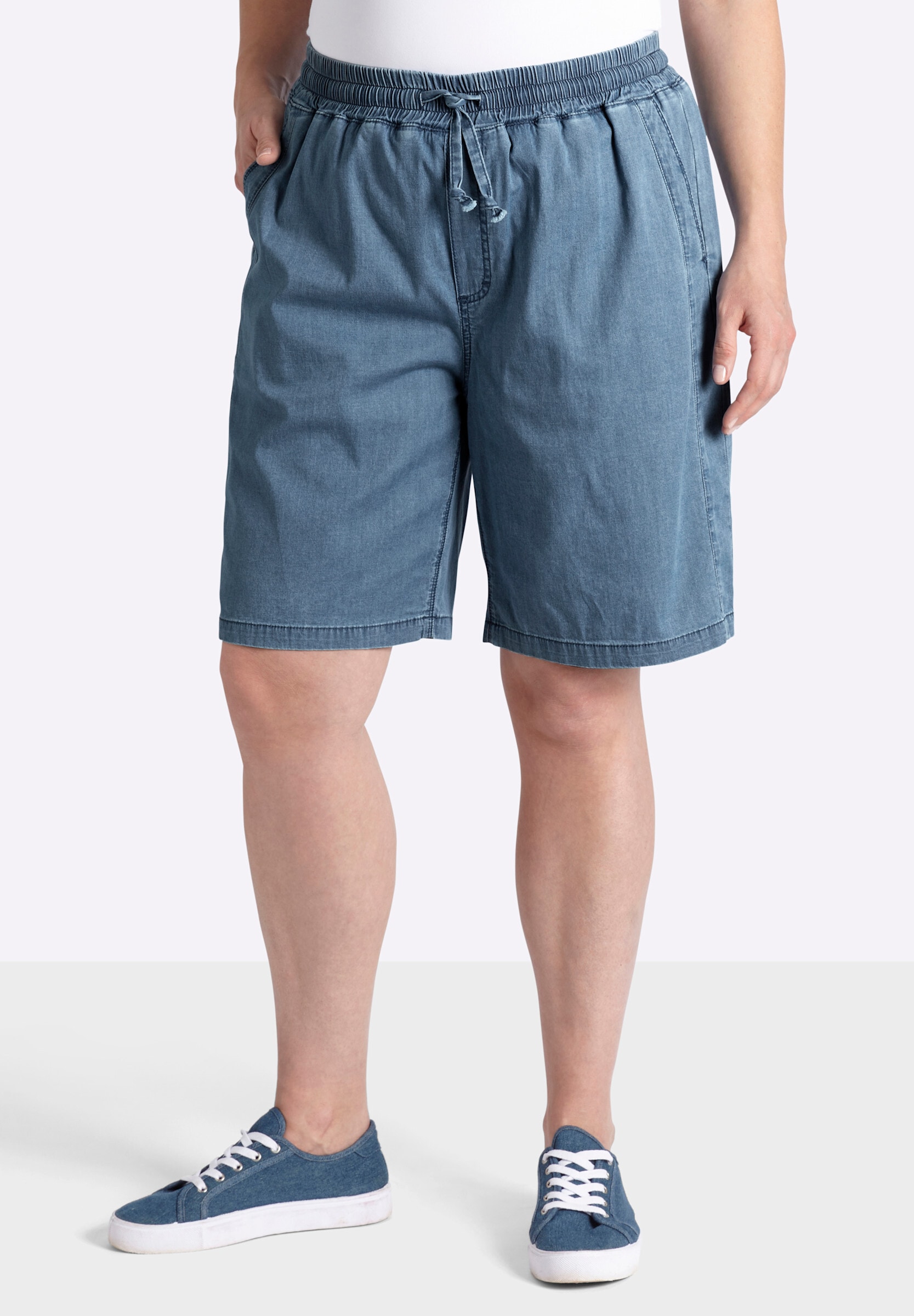Sheego Jeansshorts »Jeans-Shorts Jeansshort mit Ziernieten hinten«