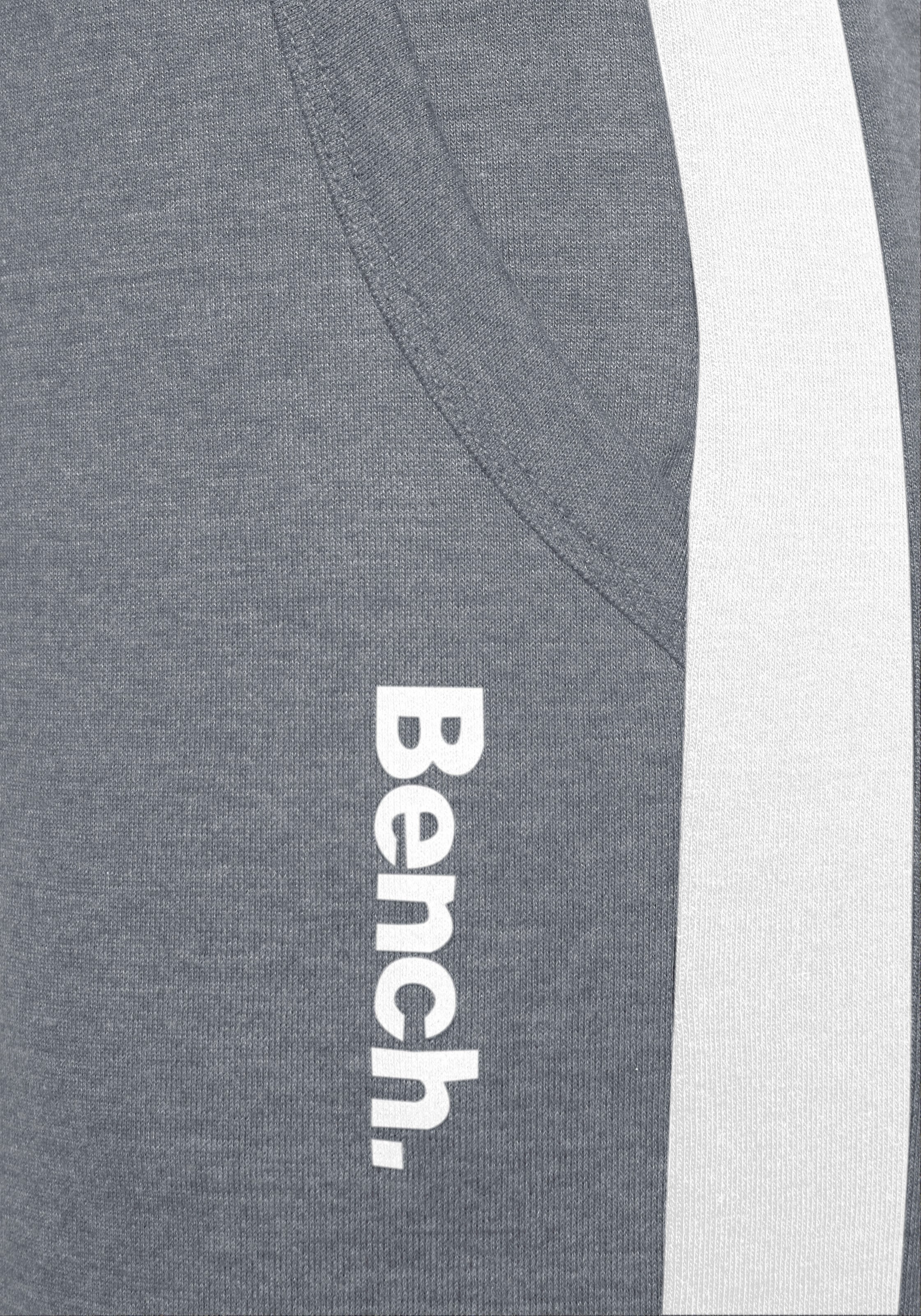 Bench. Loungewear Sweathose, mit Seitenstreifen und schmalem Bein