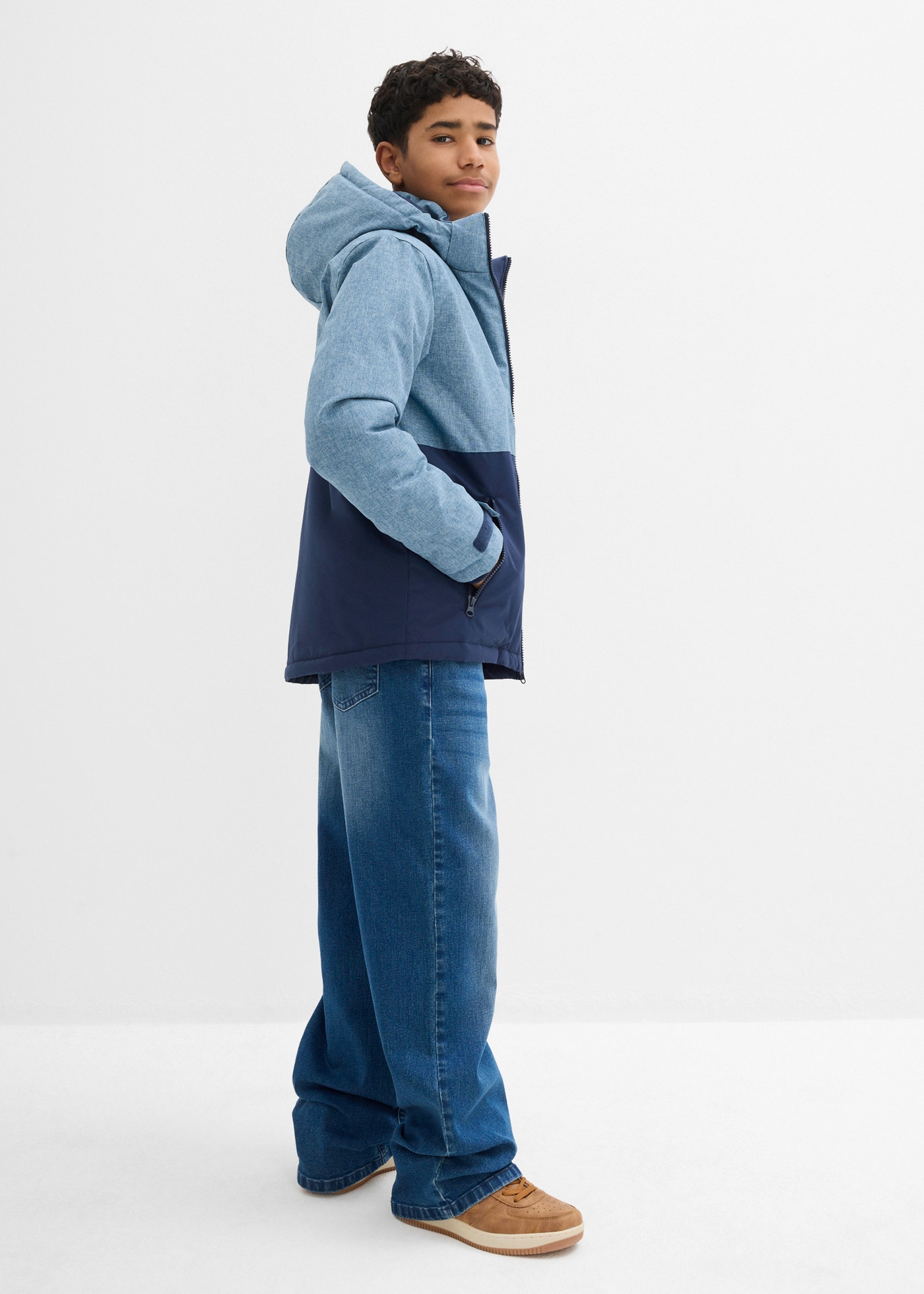 bonprix Winterjacke mit Kapuze wattierte Winterjacke im Colourblocking mit Kapuze