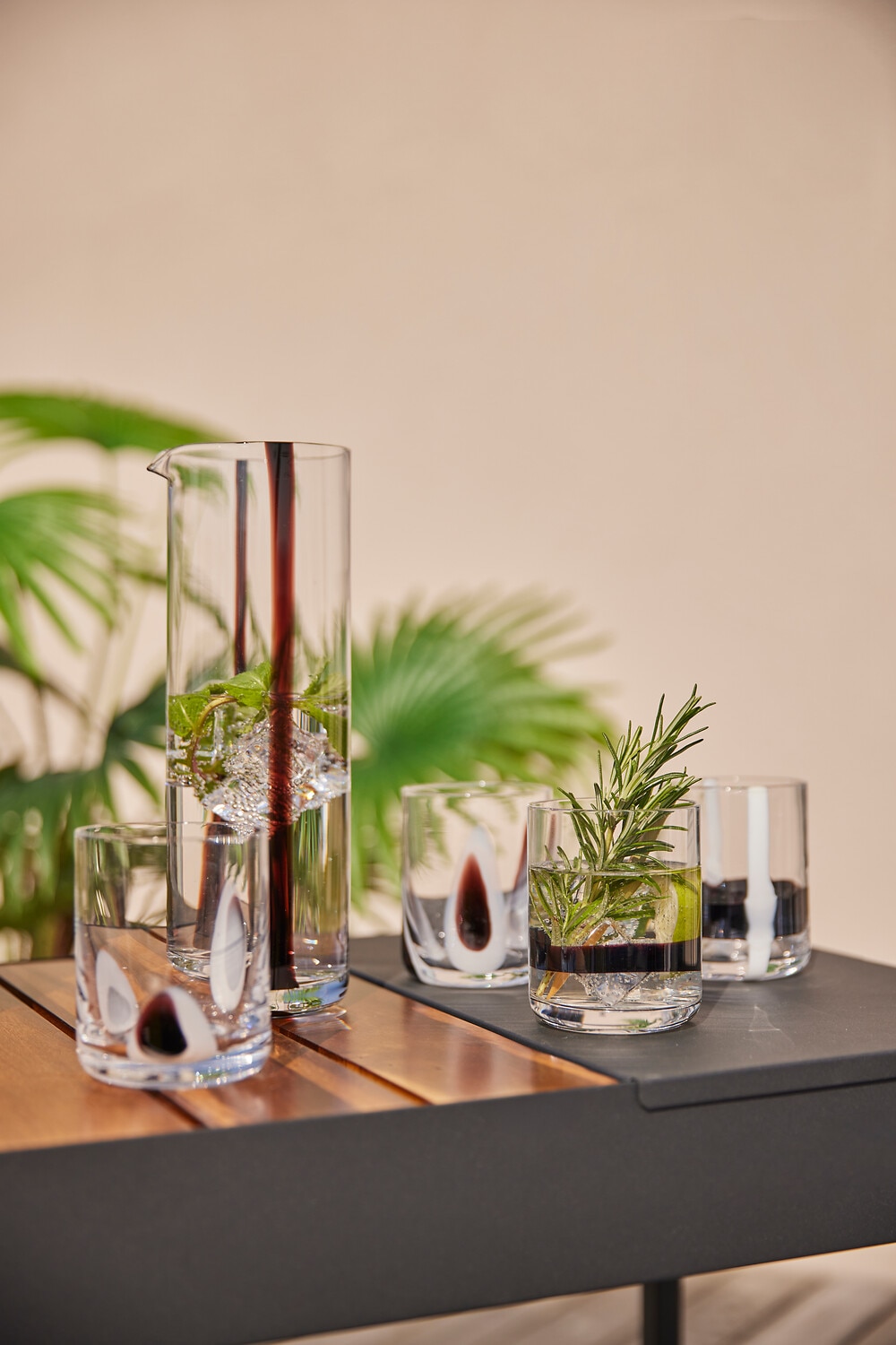 LEONARDO Gläser-Set »Trinkglas BANDA NERA, 300 ml, 2er-Set« mit weißen und schwarzen Dekor