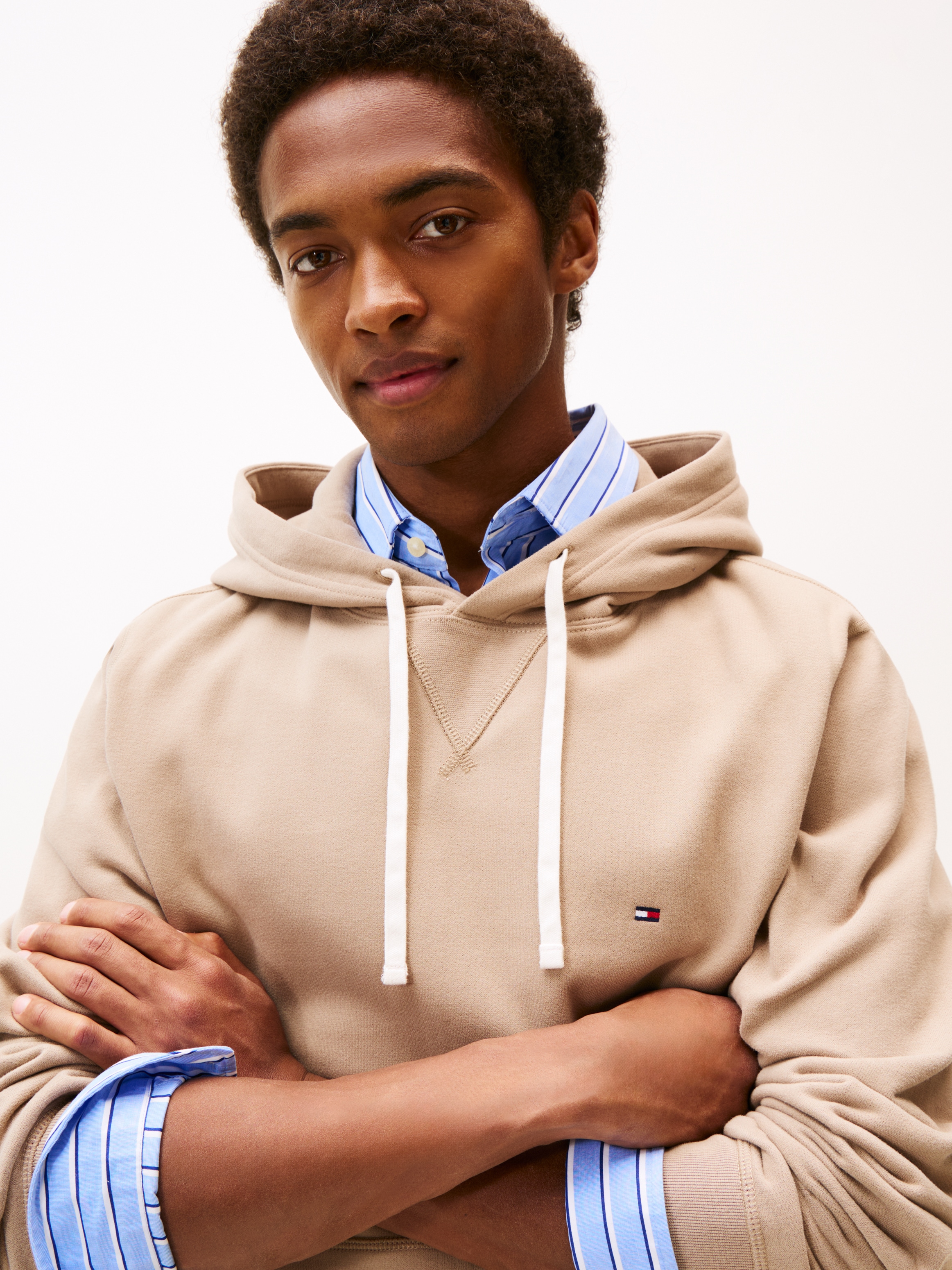 Tommy Hilfiger Hoodie »ESS SEASONAL FLEECE HOODY mit Kapuze und Kängurutasche«, unifarben, casual, regular fit, Baumwollmix, Kapuze