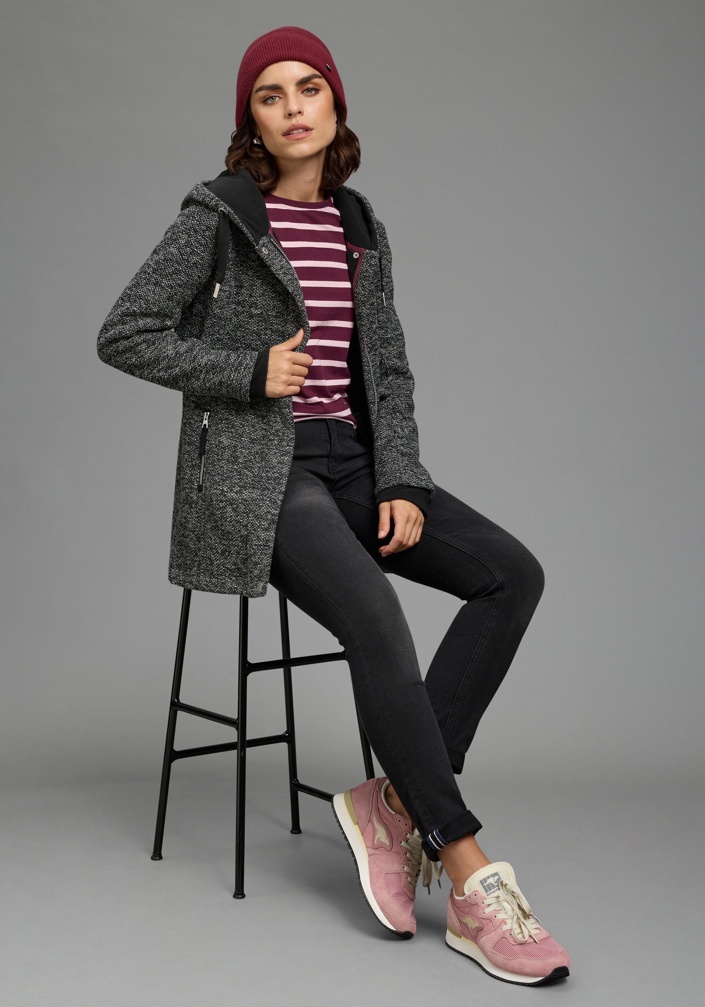 KangaROOS Strickfleecejacke mit Kapuze mit 2-Wege-Reißverschluss und Druckknöpfen, hüftbedeckend
