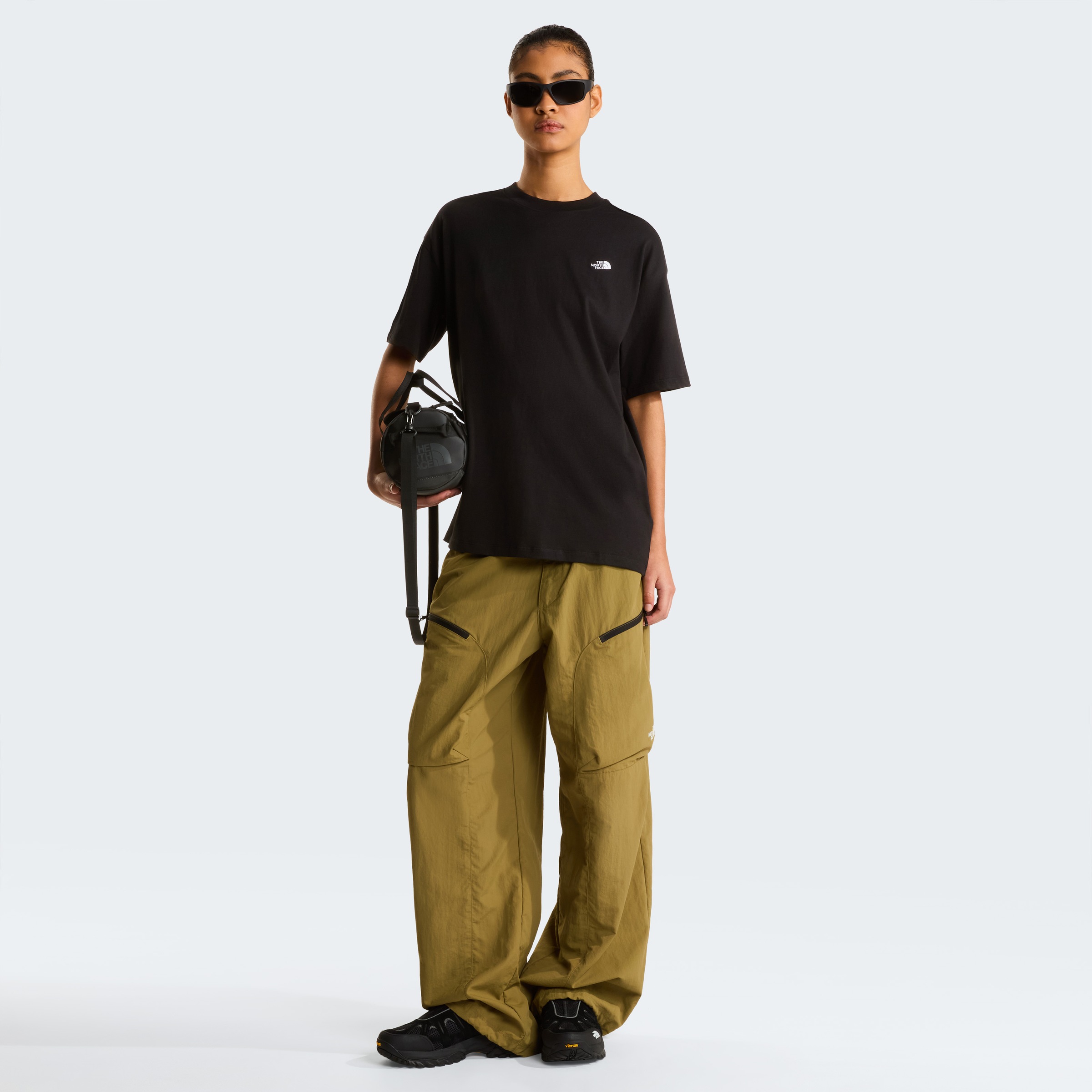 The North Face T-Shirt »W TNF ESSENTIAL SIMPLE DOME OS SS TEE« Oversized Passform, kurze Ärmel, für aktive Aktivitäten