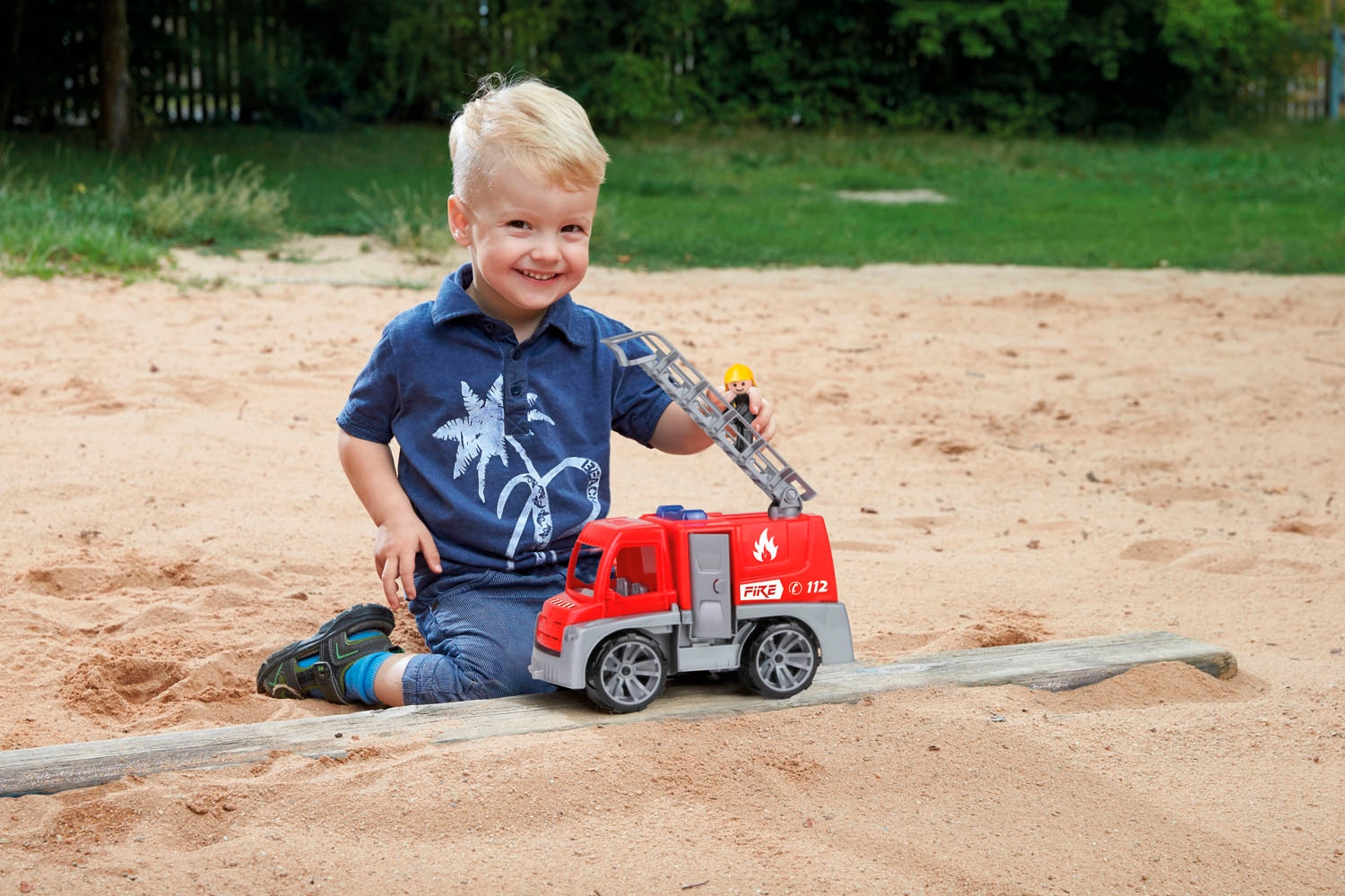 Lena® Spielzeug-Feuerwehr »TRUXX«, inklusive Spielfigur; Made in Europe