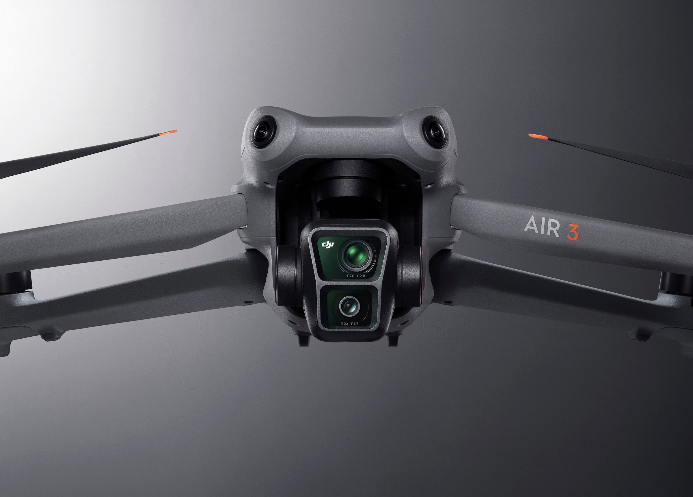 DJI Drohne »Air 3 Fly More Combo (DJI RC-N2)«, (DJI RC-N2 Fernsteuerung, 3 Akkus, Ladestation und Umhängetasche)