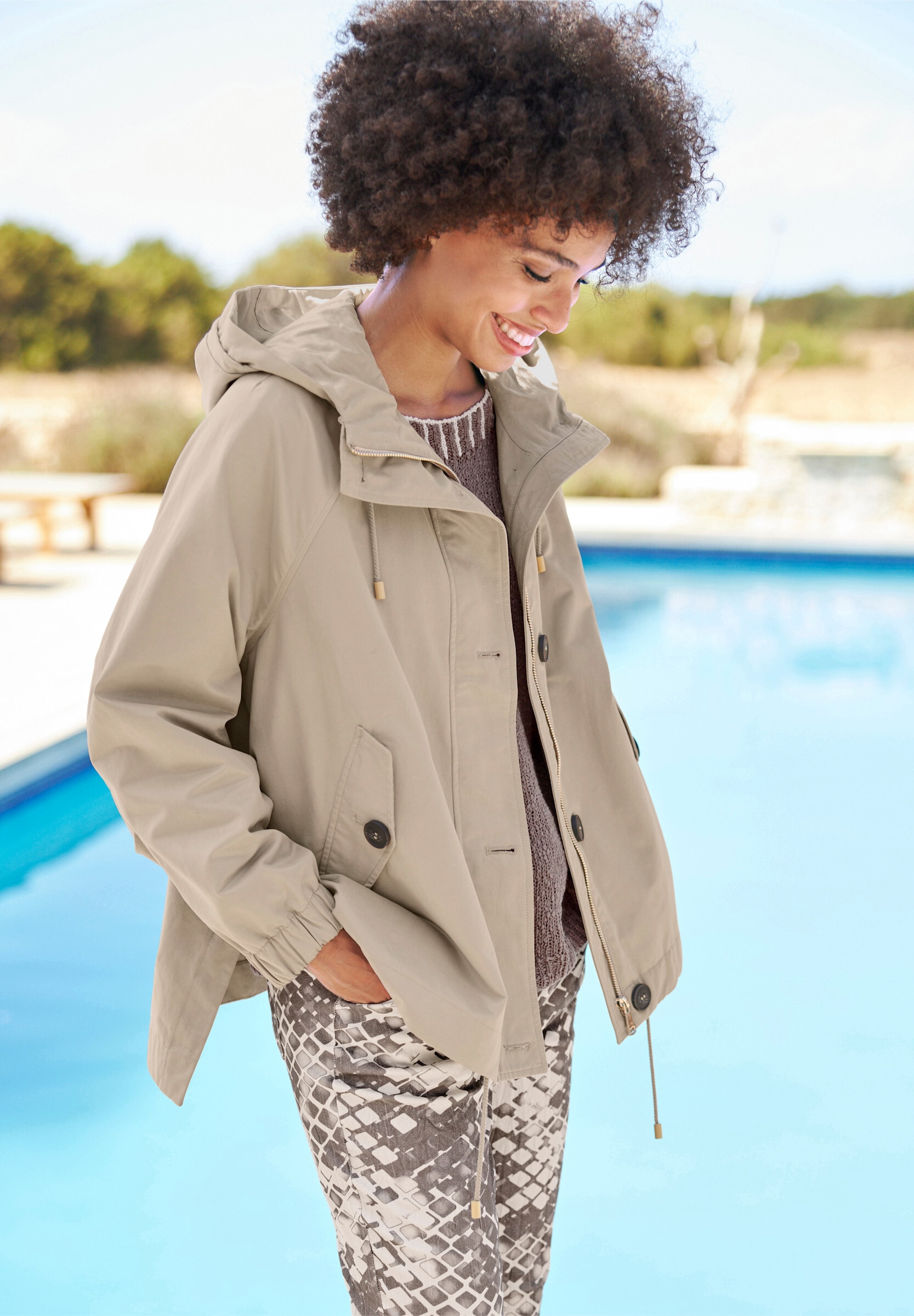 heine Funktionsjacke »Outdoorjacke Übergangsjacke mit leichtem Glanz« mit Kapuze
