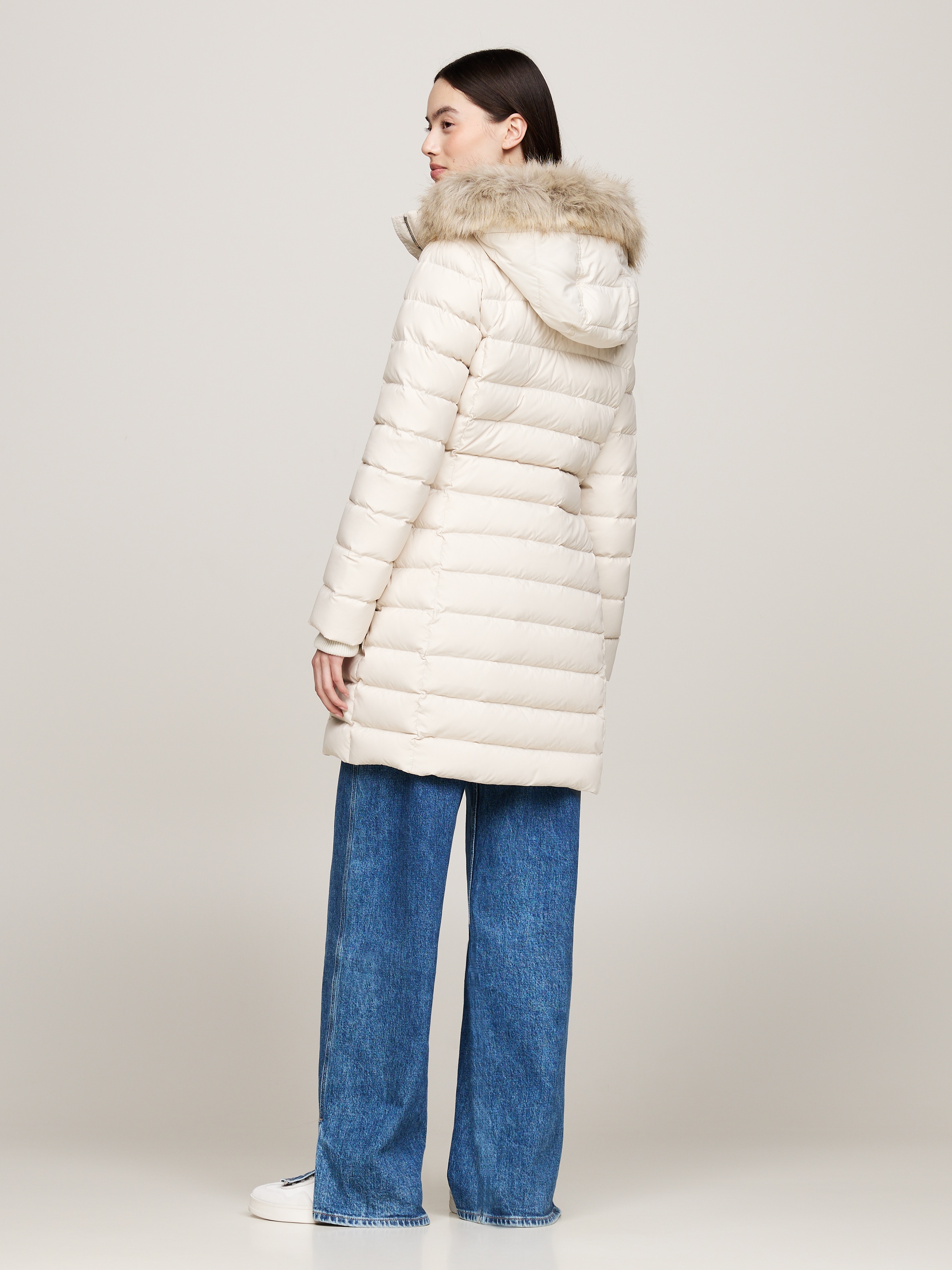 Tommy Jeans Steppmantel »TJW ESSENTIAL HOODED DOWN COAT«, mit Fellimitat, Logostickerei