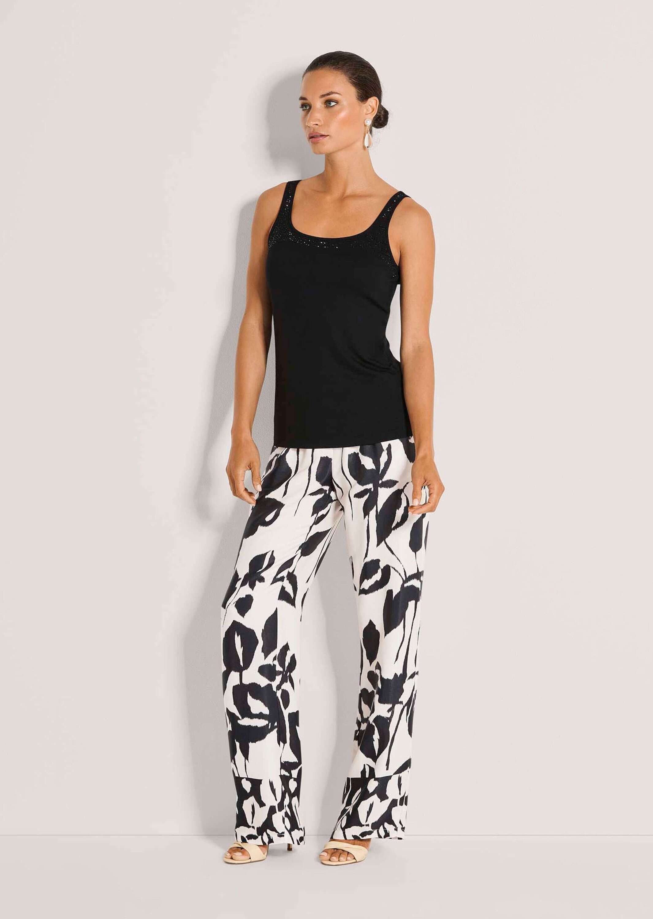 MADELEINE Trägertop »Top Glamouröses Tanktop mit Steinen, Viskose-Jersey« Steinchen am Ausschnitt