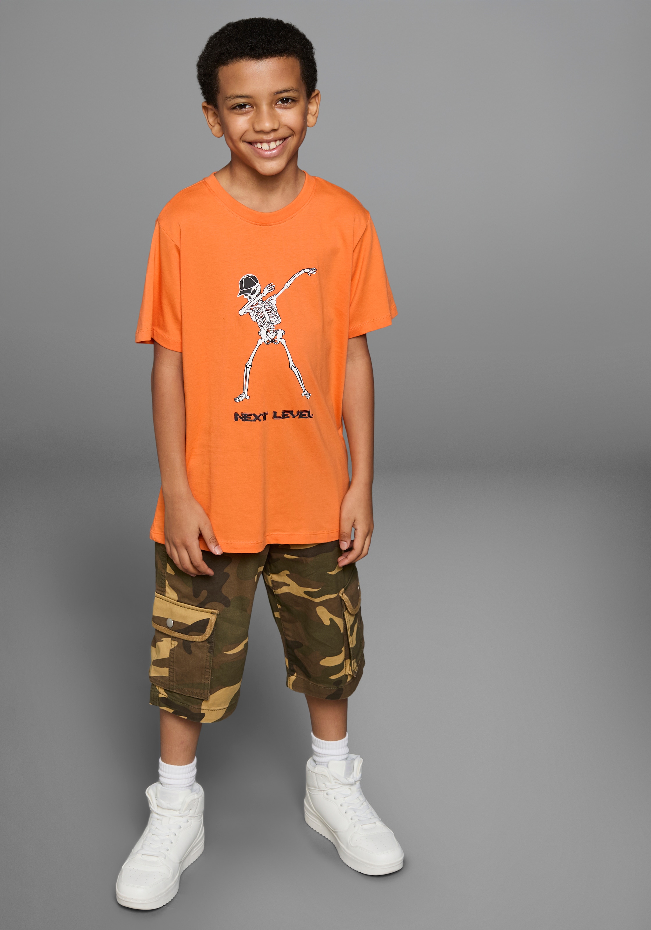 KIDSWORLD T-Shirt »Mit coolem Druck: NEXT LEVEL«, Kurzarm, Basic-Schnitt, mit trendigen Statements und Sprüchen