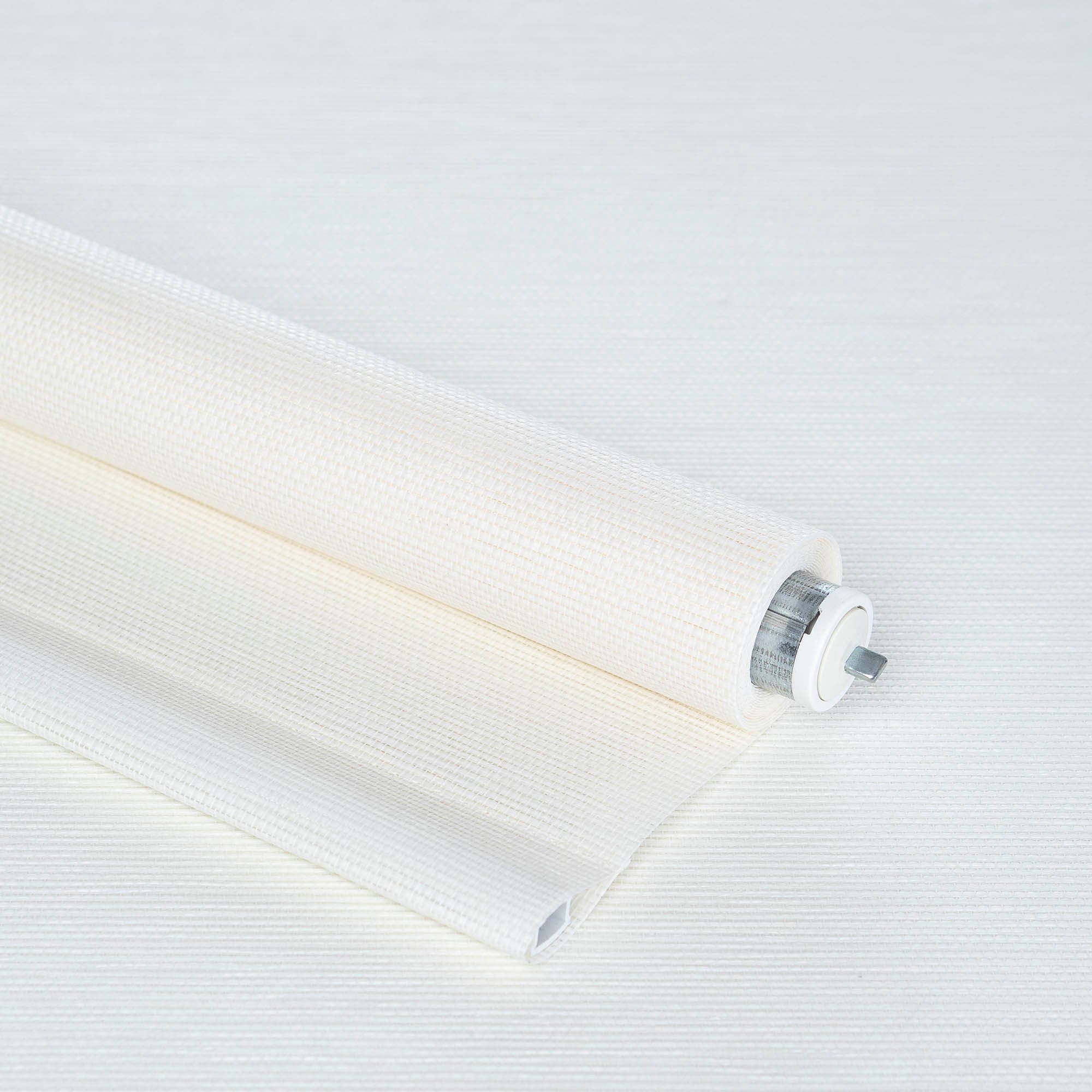 Liedeco Springrollo »Springrollo mit Dekor, lichtdurchlässig, Struktur natur weiß, Liedeco«, Lichtschutz, Perlreflex-beschichtet, ohne Bohren, freihängend, Dekorrollo Hergestellt in Deutschland