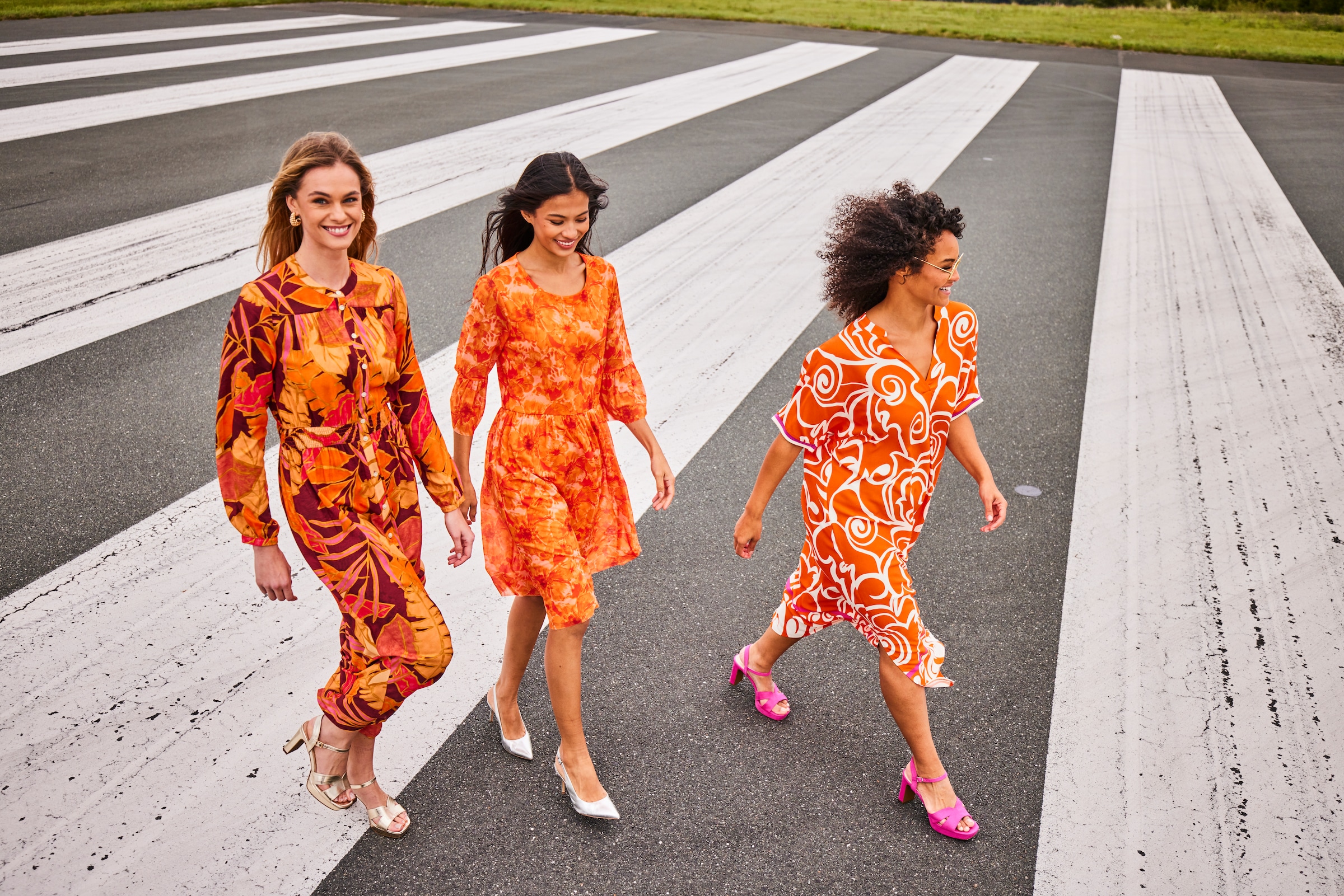 Aniston SELECTED Meshkleid mit großflächigen Batik-Blüten bedruckt - NEUE KOLLEKTION