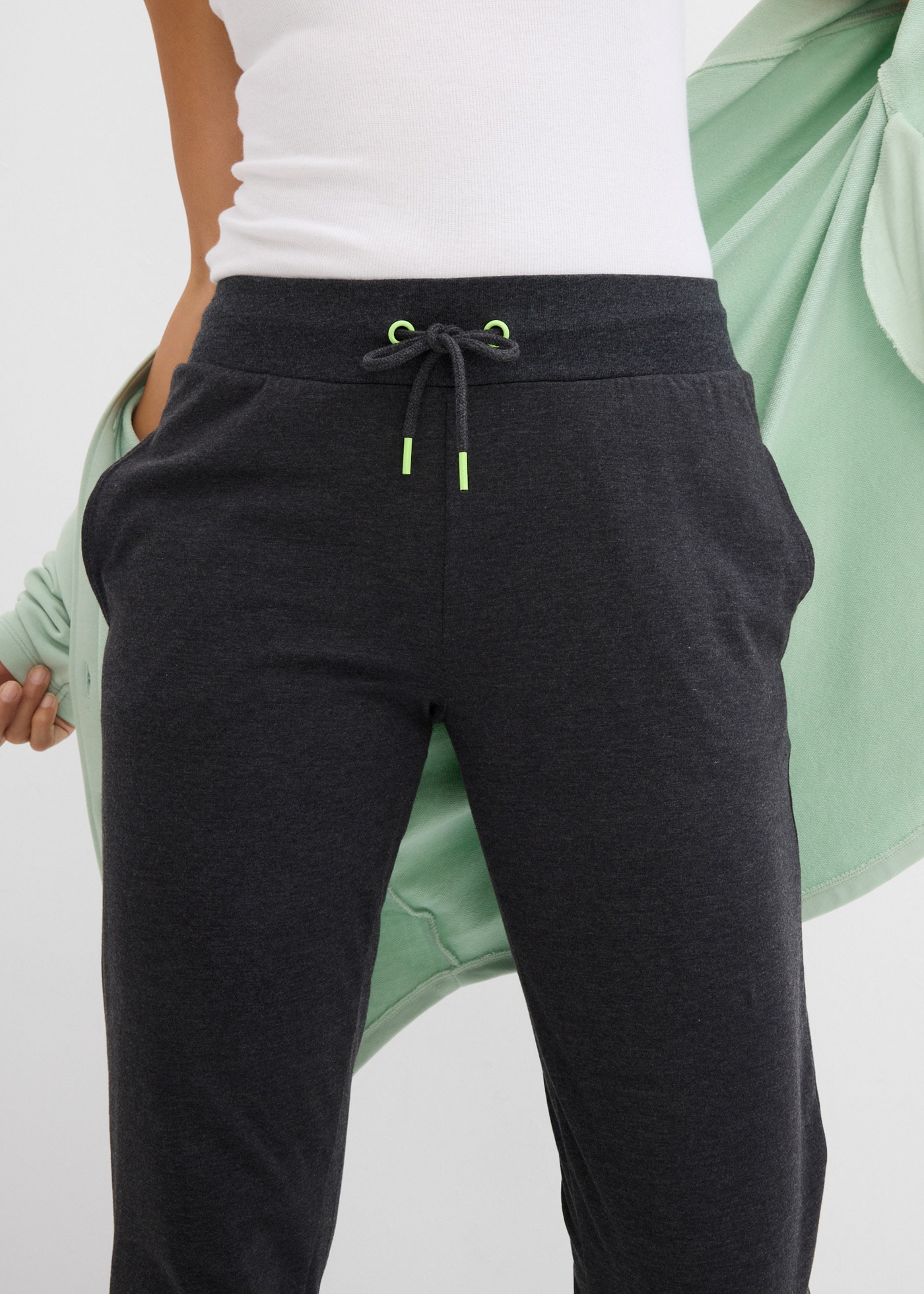 bonprix Jogginghose  aus Stretch-Material, lockere Passform, für Frühjahr und Sommer