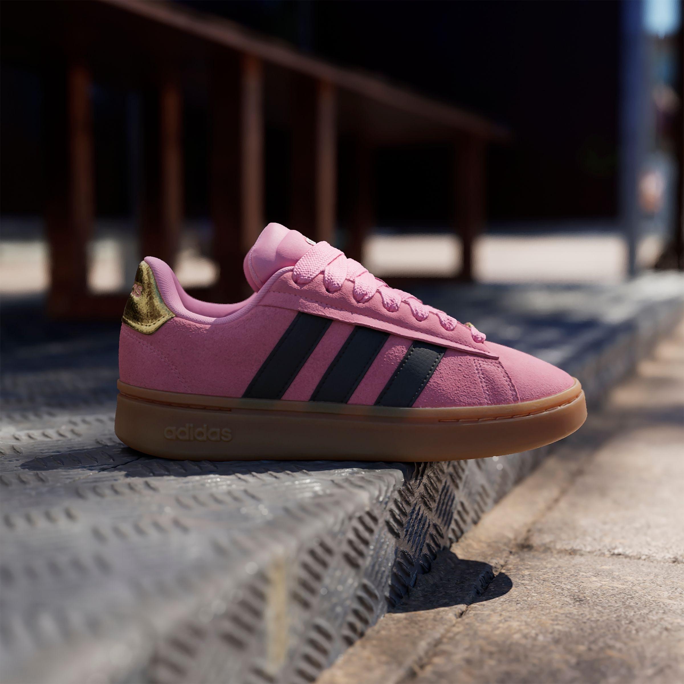 adidas Sportswear Sneaker »GRAND COURT ALPHA 00S«, Design inspiriert vom adidas Campus 00