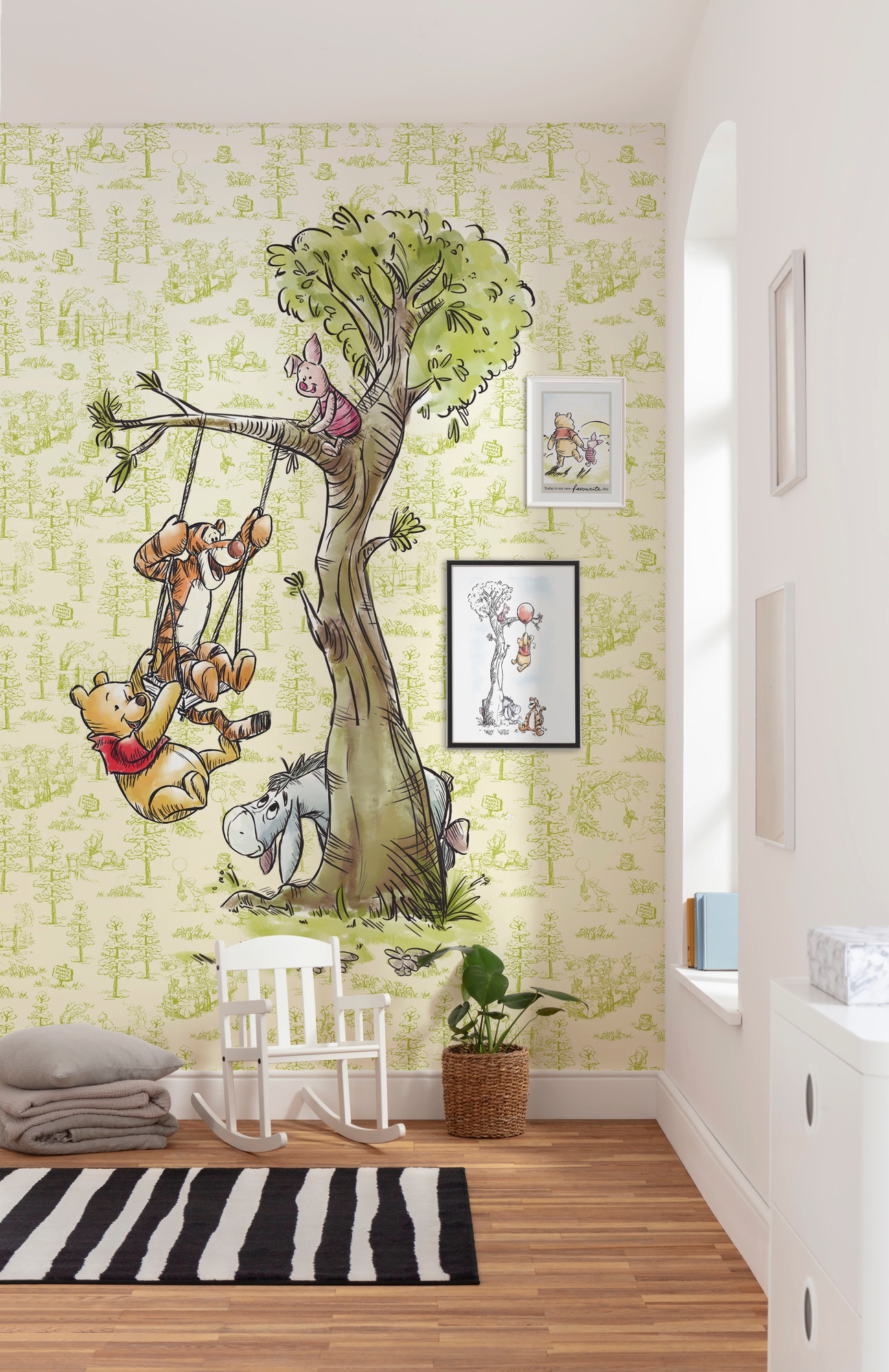 Komar Vliestapete »Digitaldruck Vlies - Winnie the Pooh in the Wood - Größe 200 x 280 cm«, bedruckt, Kinderzimmer