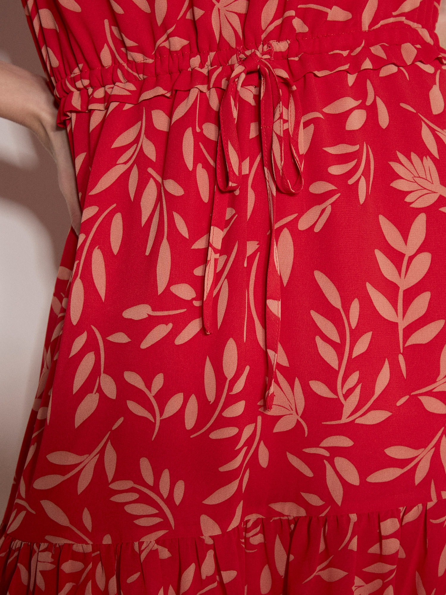 Apricot Minikleid »Silhouette Leaf Mini-Kleid mit Kordelzug«