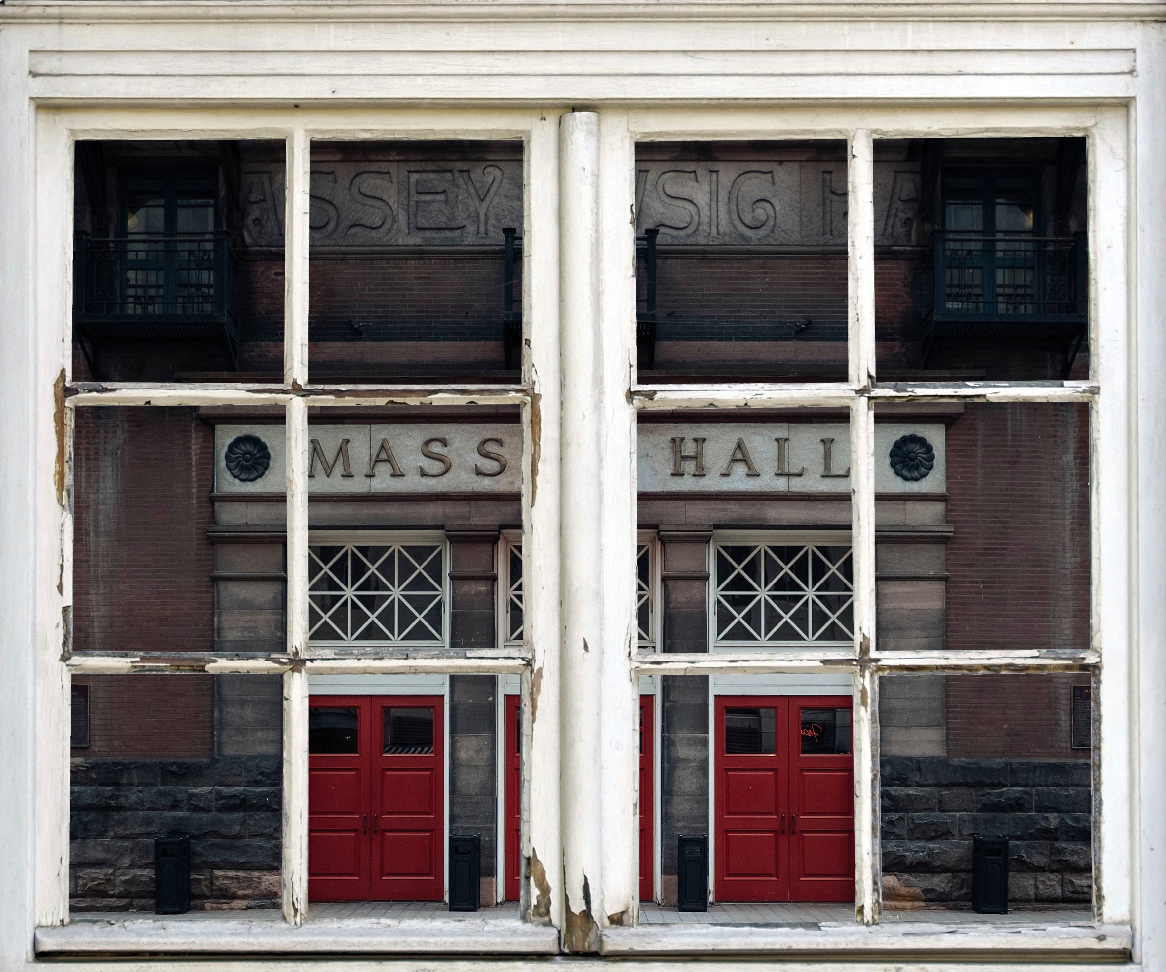 queence Wandsticker »MASS HALL«