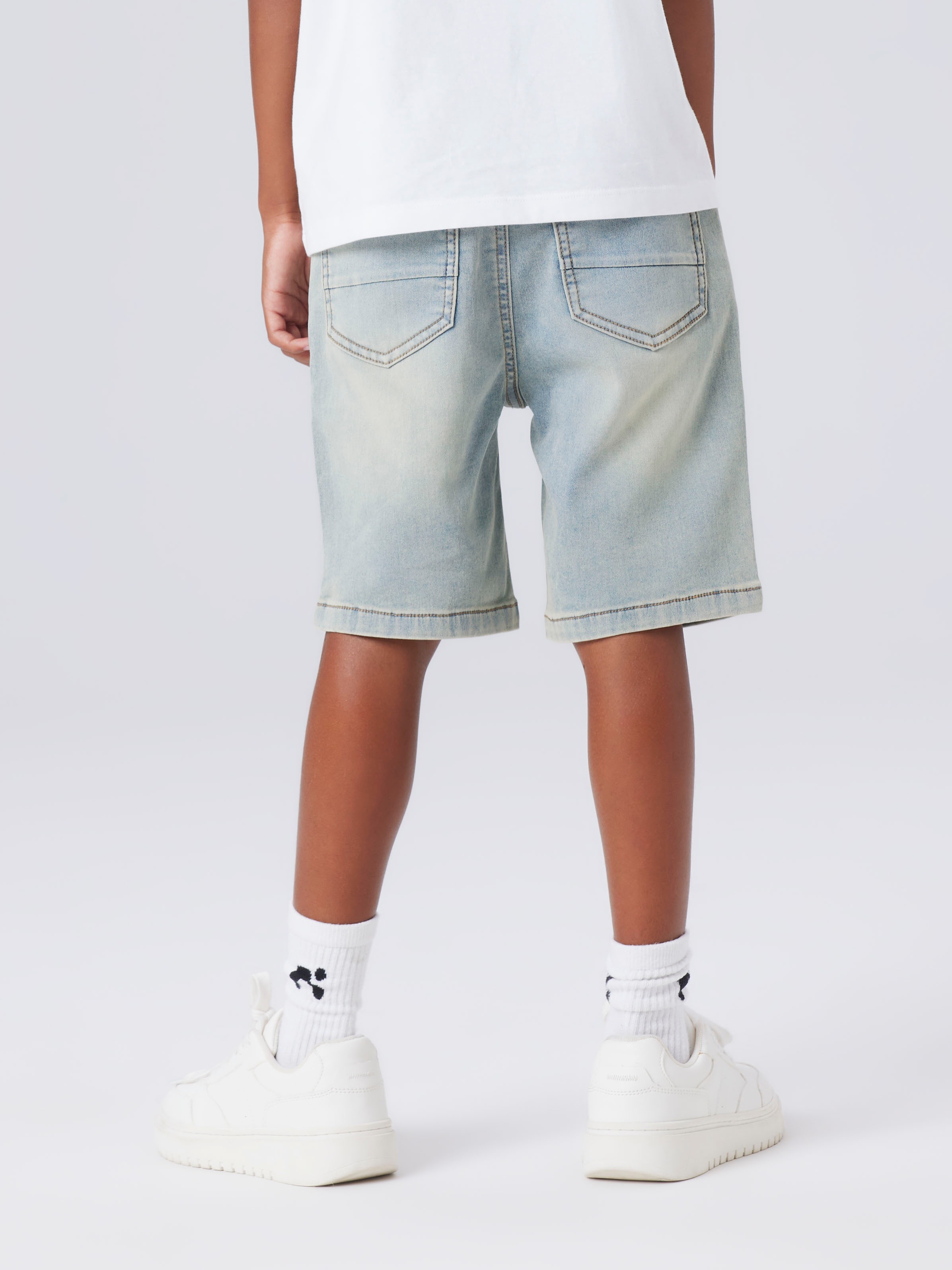 Name It Jeansshorts »NKMRYAN JOGGER DNM L SHOR« Baumwollmischung, elastisches Bündchen, verstellbar