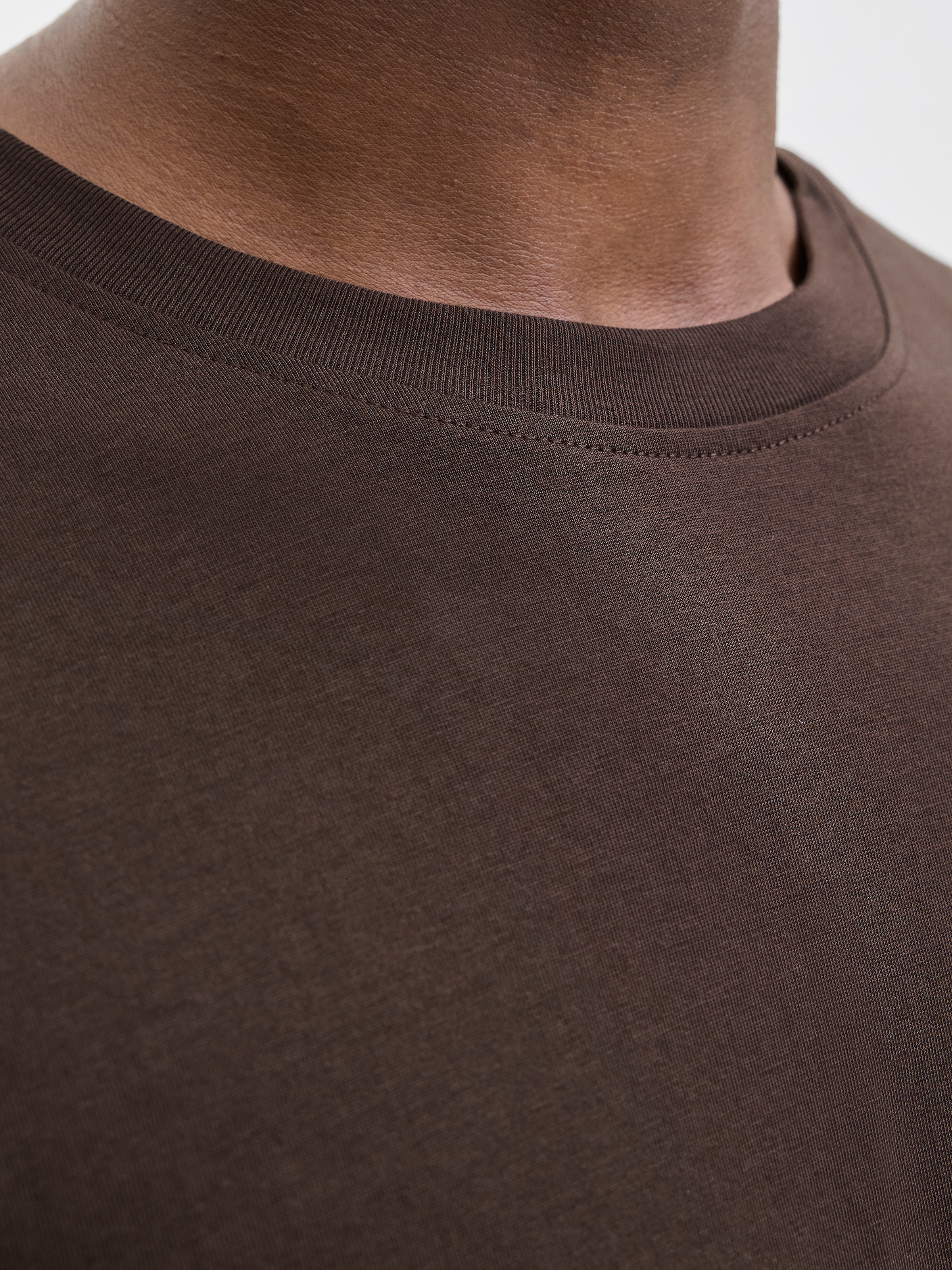 Jack & Jones Rundhalsshirt »JJESTAR mit Pigmentprint und Baumwollgefühl«, mit Pigmentprint