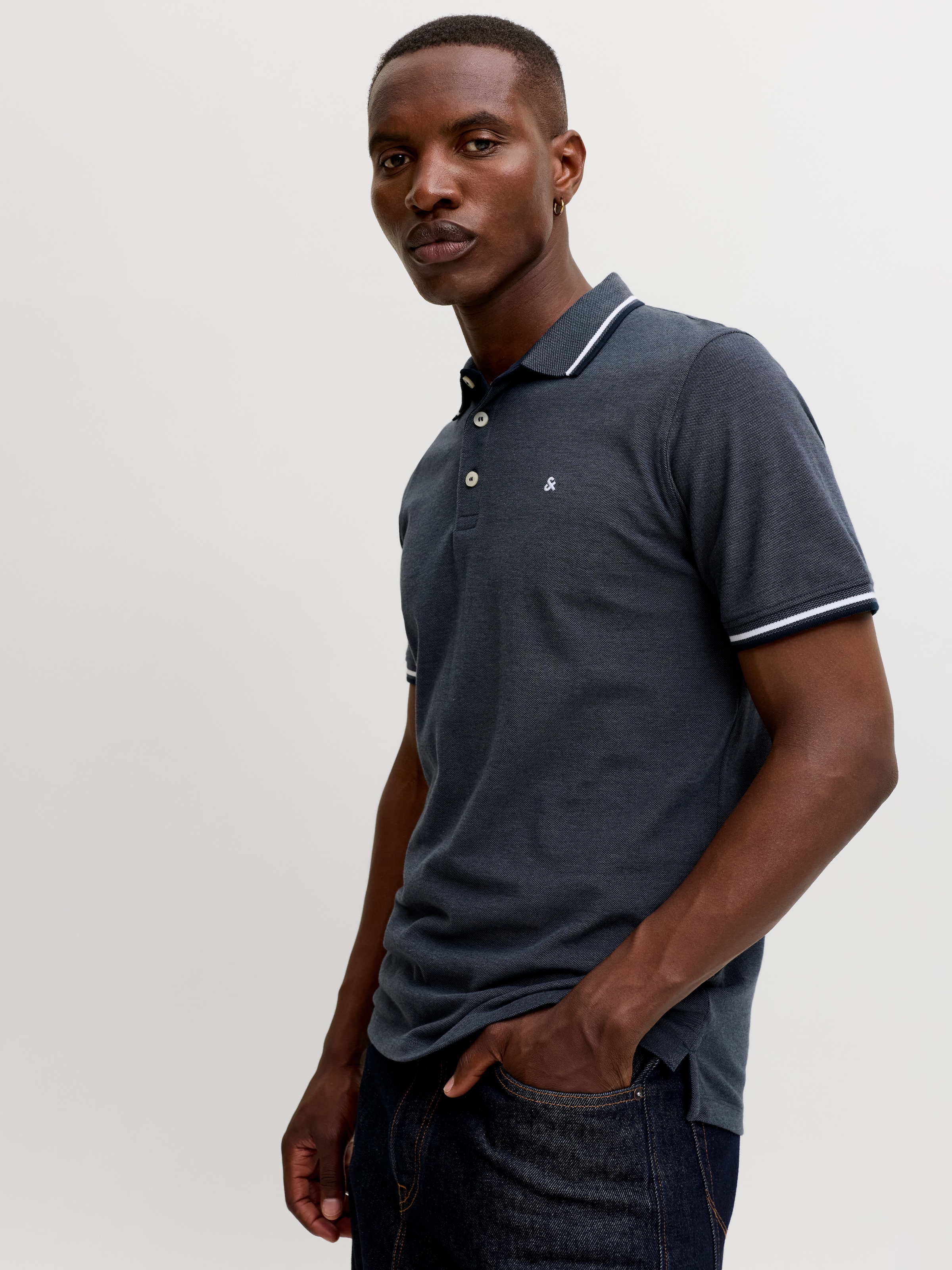 Jack & Jones Poloshirt »JJEPAULOS im Doppelpack mit Logostickerei und Komfort« Packung, 2er-Pack, 2 unifarben mit Farbeinsatz, modisch, schmal, Baumwolle, Polokragen