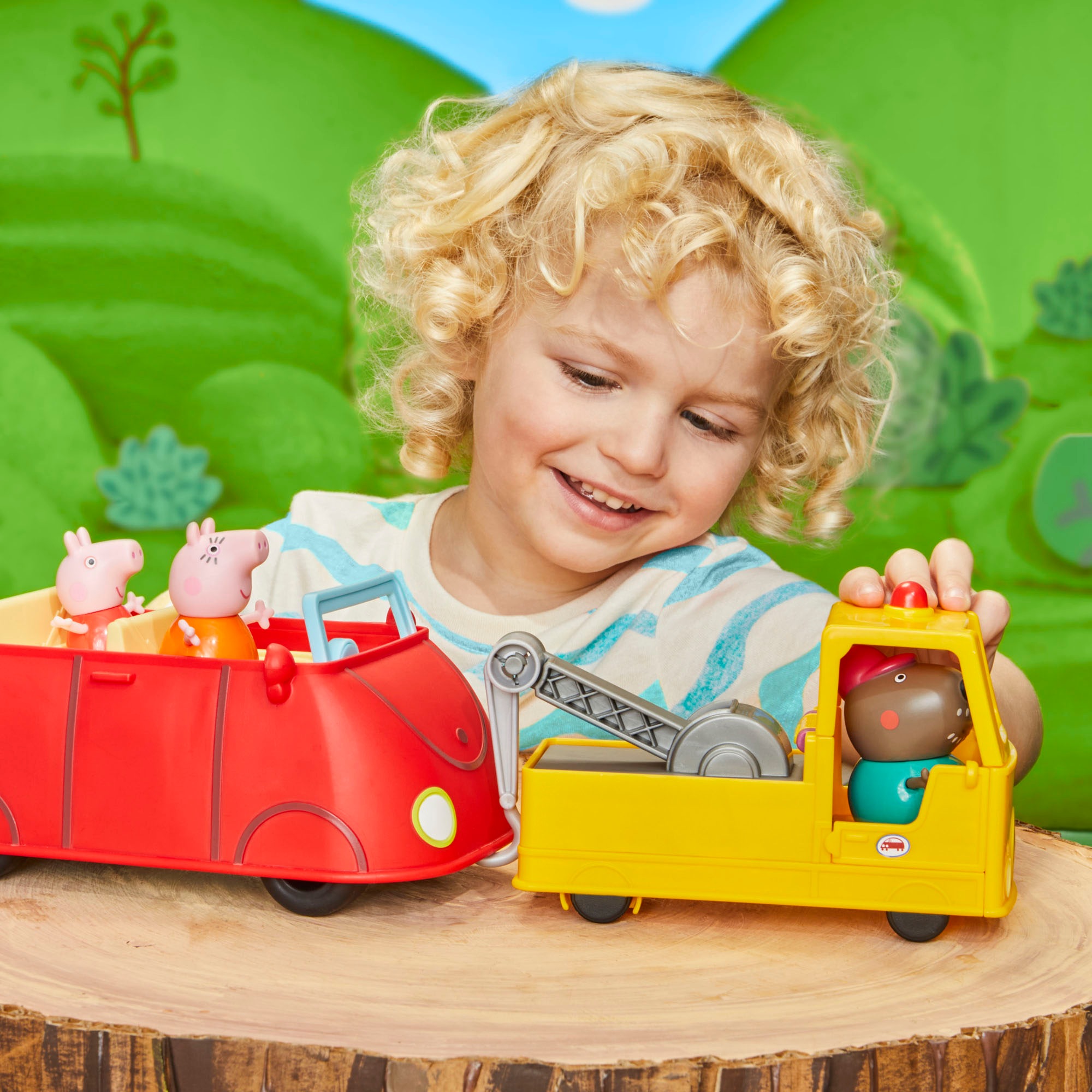 Hasbro Spielzeug-LKW »Peppa Pig, Opa Kläffs Abschleppwagen«, inklusive Figur