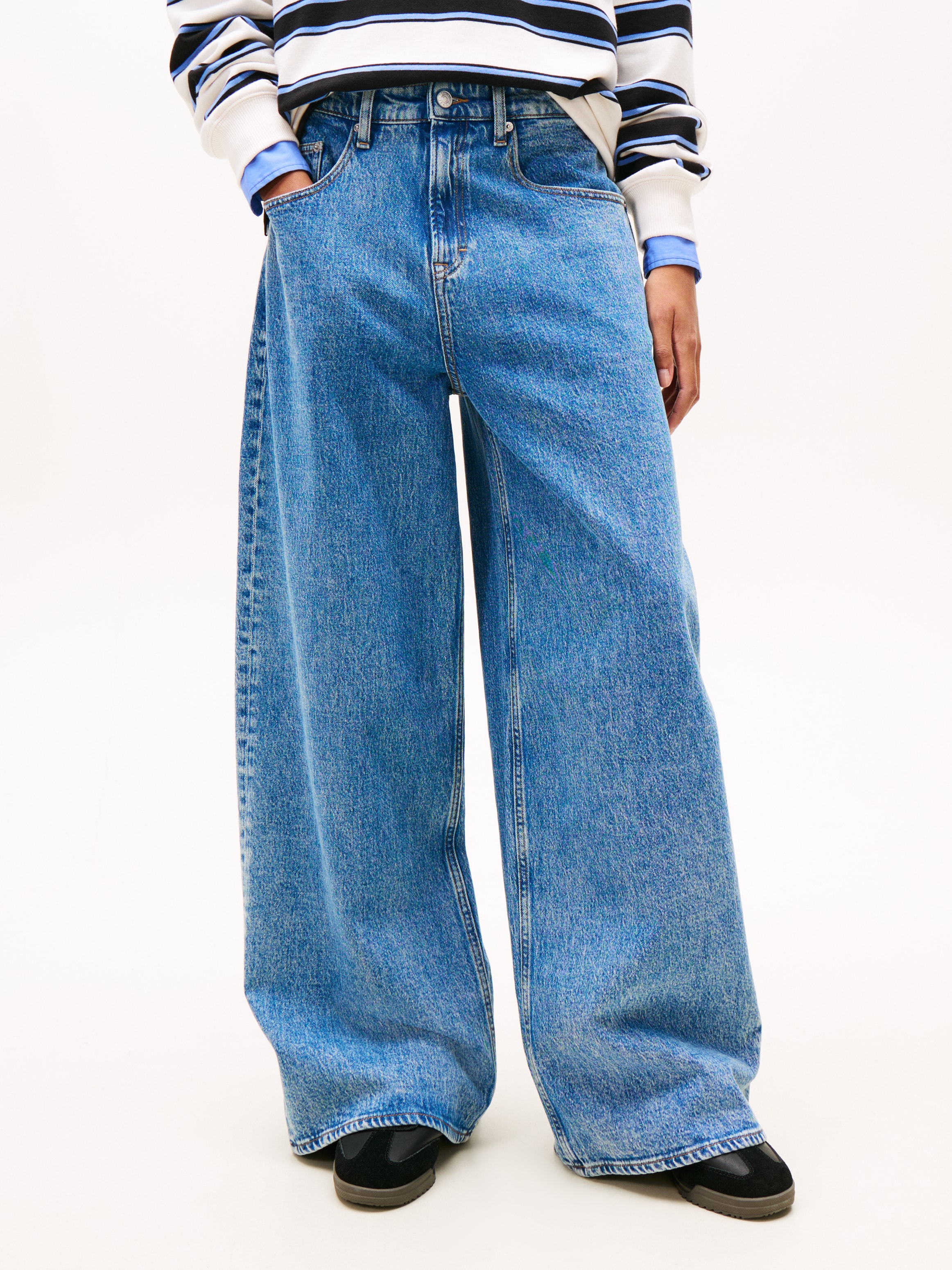 Tommy Jeans Loose-fit-Jeans »CHARLIE MR LOOSE WD« mit Logostickerei