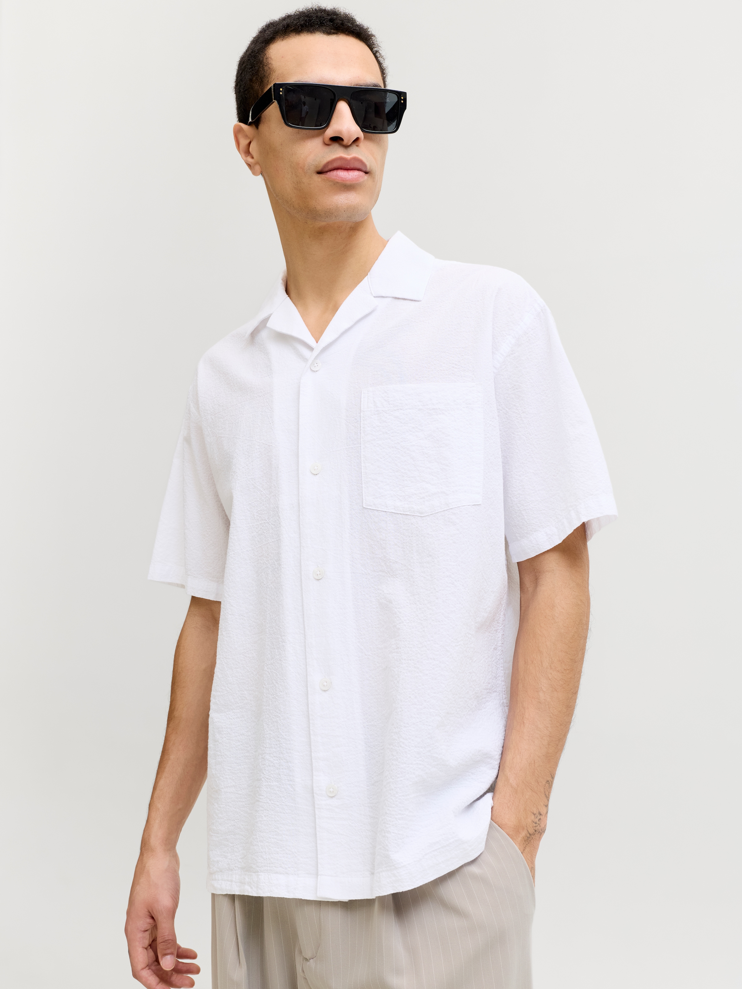 Jack & Jones Kurzarmhemd »JPRBLASHAWN SEERSUCKER S/S SHIRT SN« mit Brust Tasche