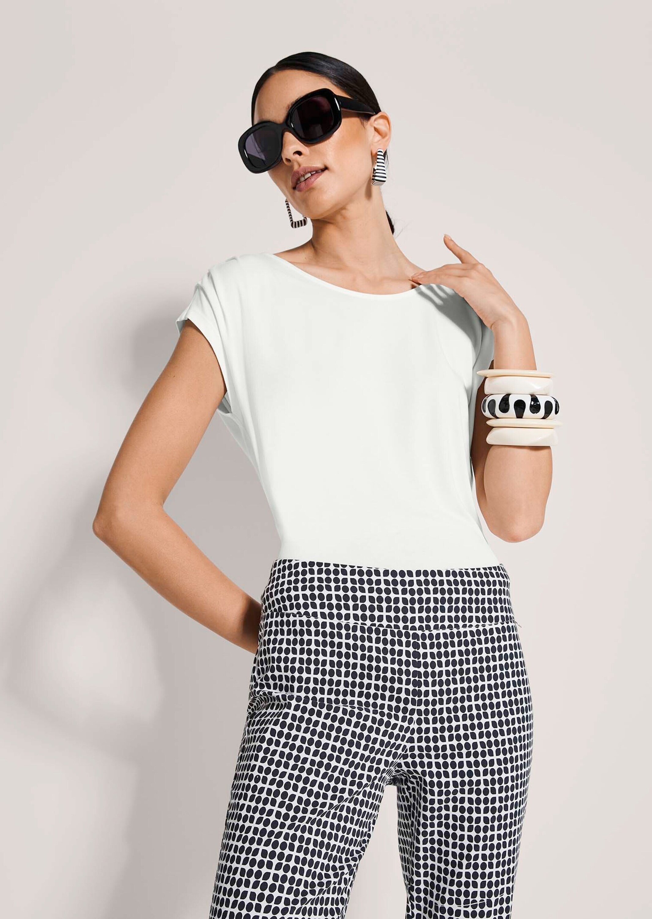 MADELEINE Kurzarmshirt »Jerseyshirt Basic-Shirt mit Rundhalsausschnitt« Überschnittene Schultern