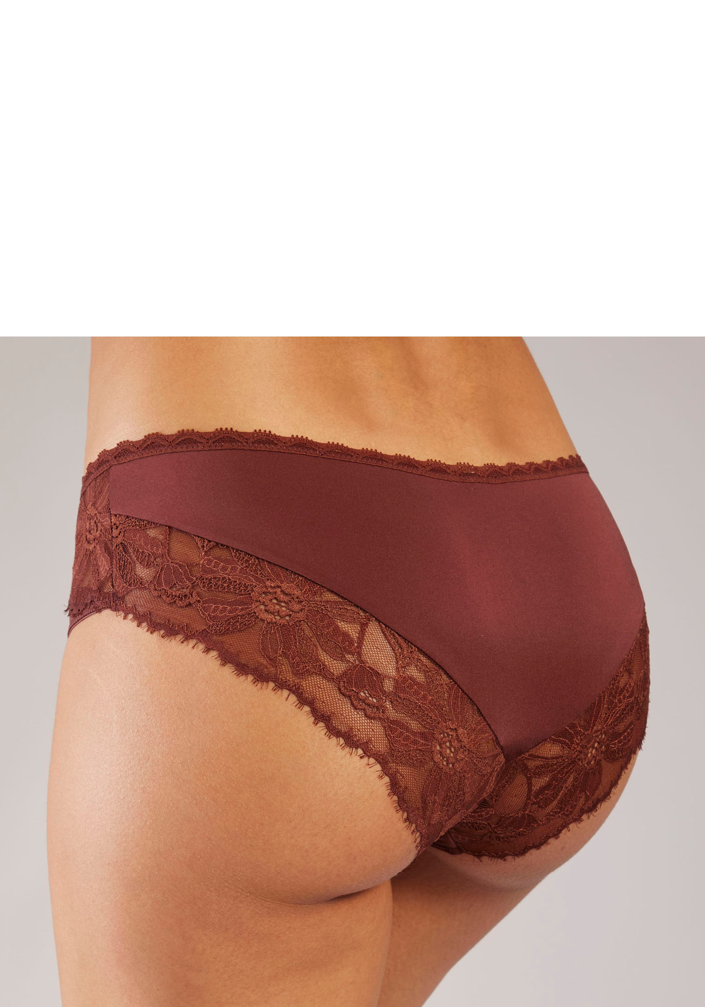 LASCANA Panty, mit seidigem Schimmer und edler Jacquardspitze
