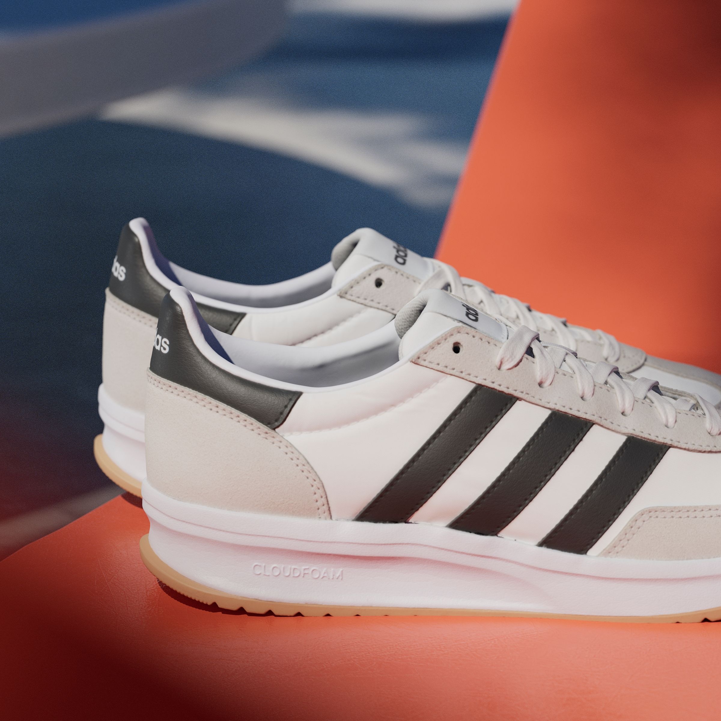 adidas Sportswear Sneaker »RUN 70S 2.0«, inspiriert vom Design des adidas SL72
