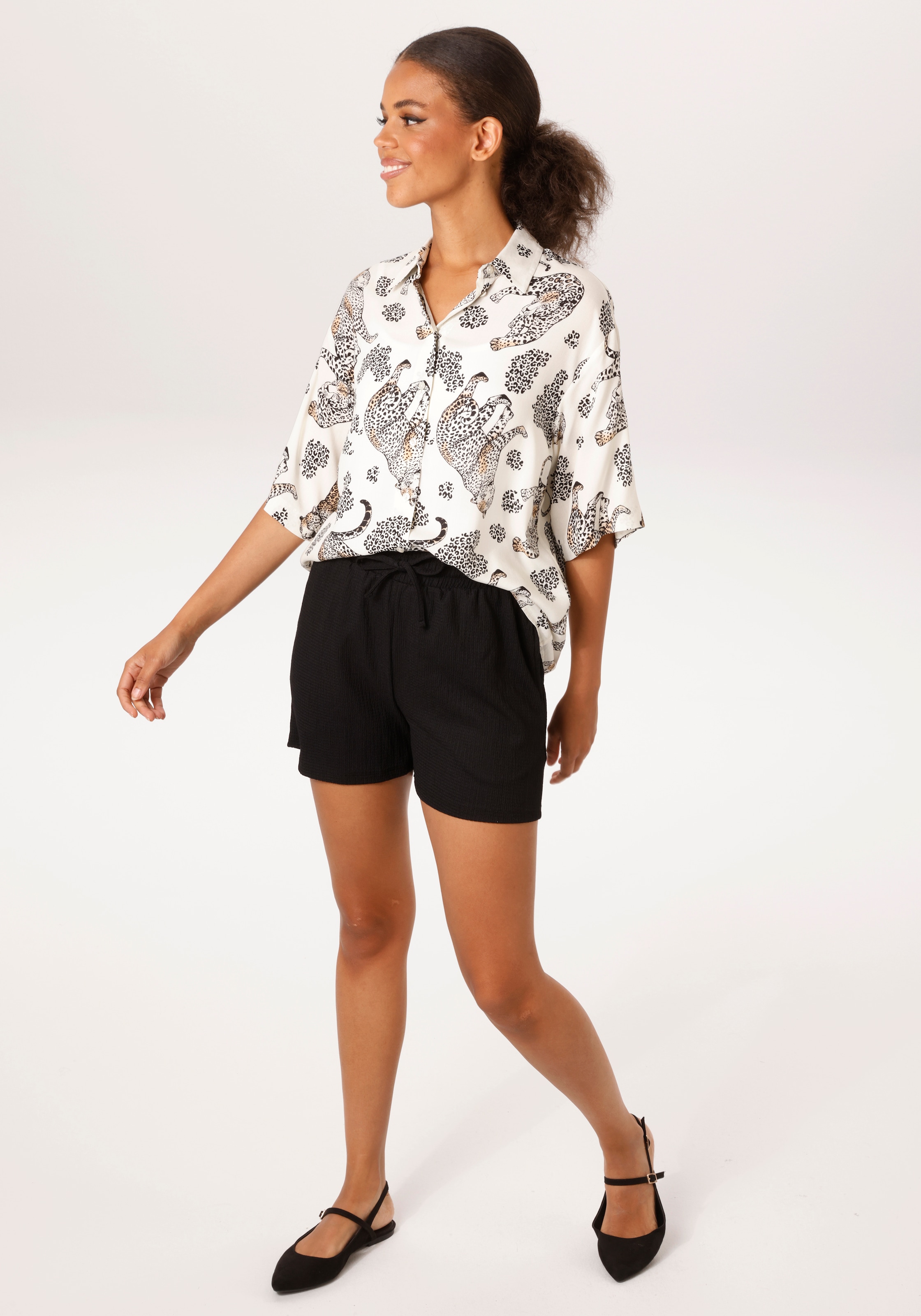 Aniston CASUAL Shorts  aus strukturierter, elastischer Stoff-Qualität