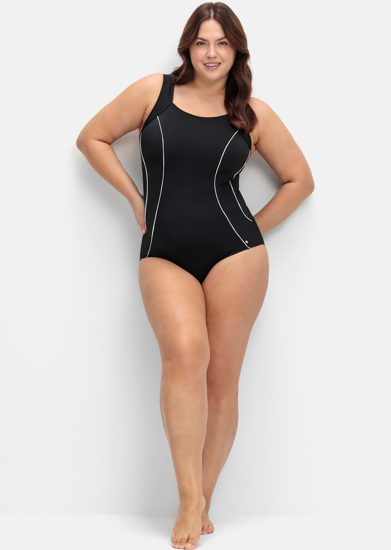 Sheego Damen Badeanzug in schwarz-weiß, Größe Cup C