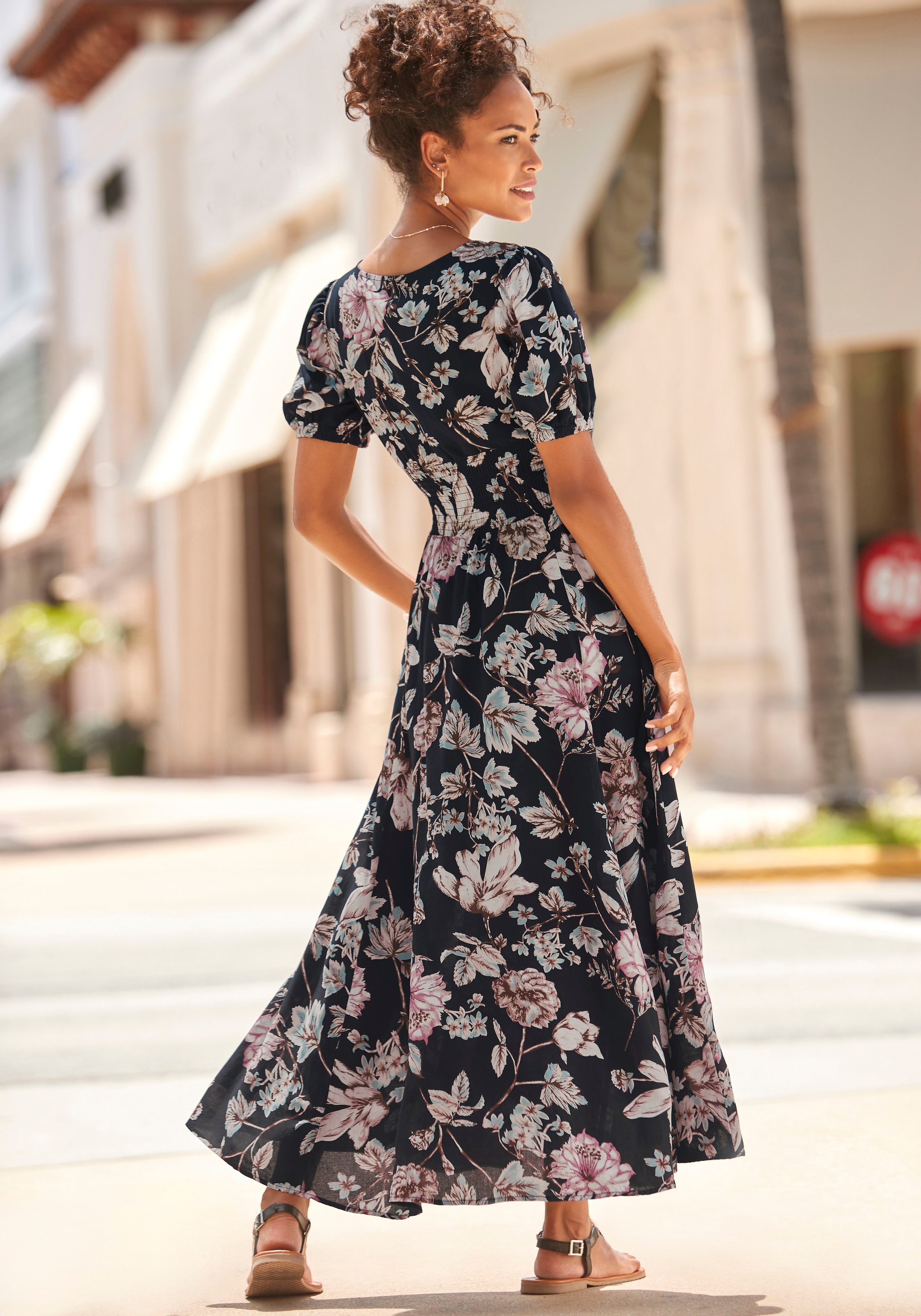 LASCANA Maxikleid, mit Blumendruck und leichten Puffärmeln, Sommerkleid, casual-elegant