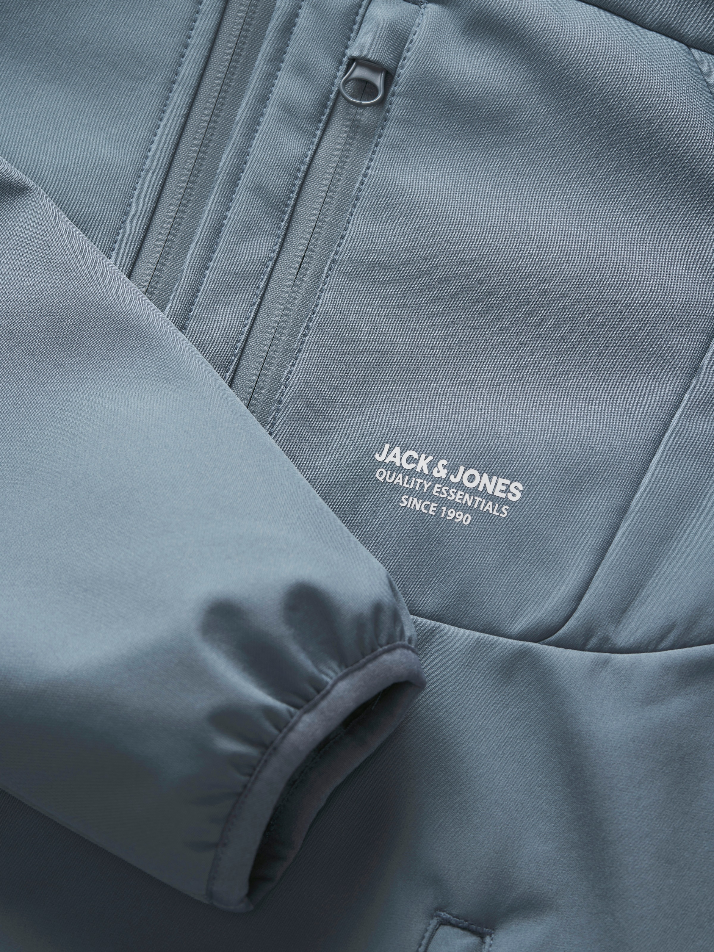 Jack & Jones Junior Softshelljacke »JJTHEO wasserabweisend und pflegeleicht für Alltag« mit Kapuze Polyester, regular fit