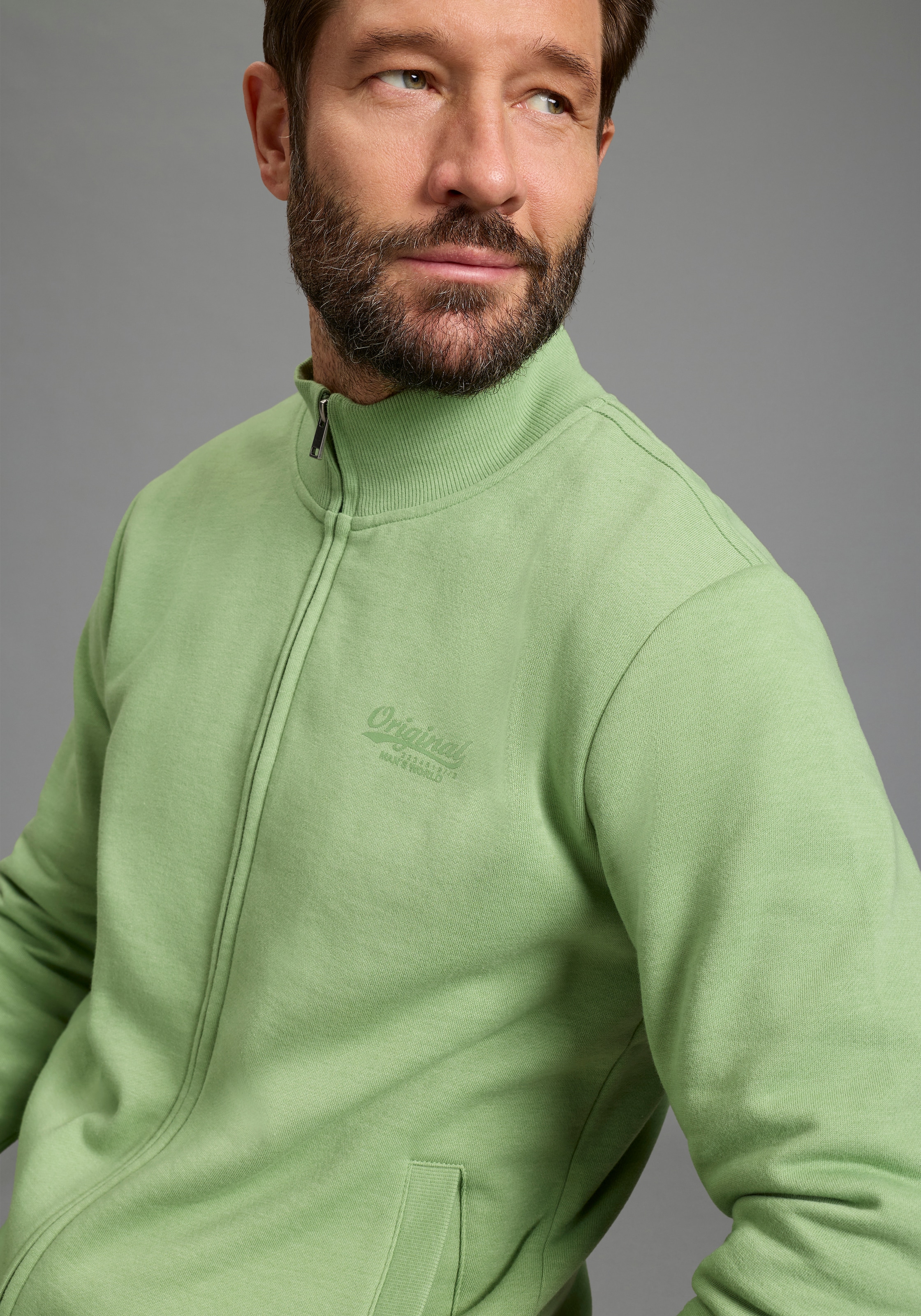 Man's World Sweatjacke Stehkragen und dezentem Logodruck