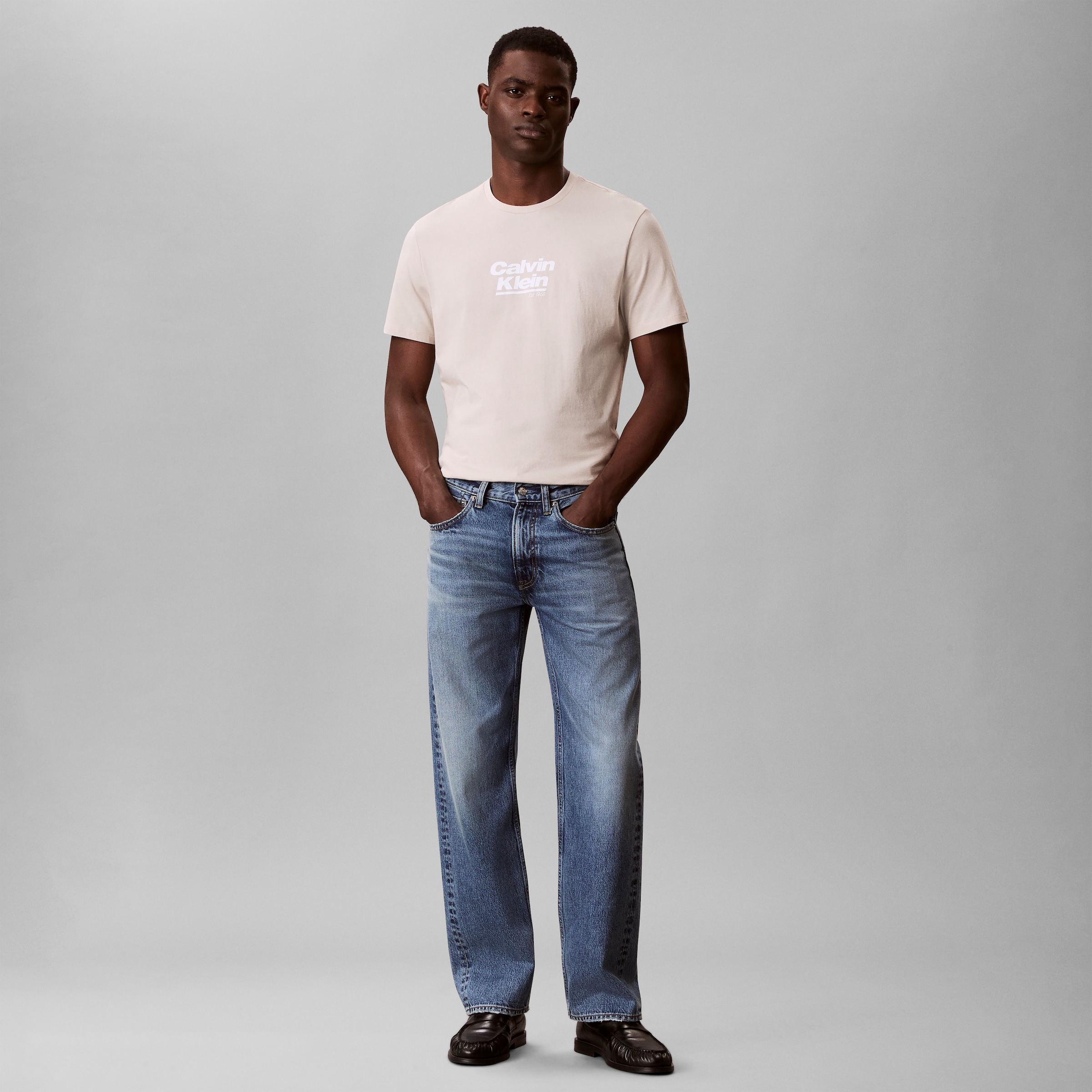 Calvin Klein Jeans T-Shirt Rundhalsausschnitt, Regular Fit, Logoschriftzug