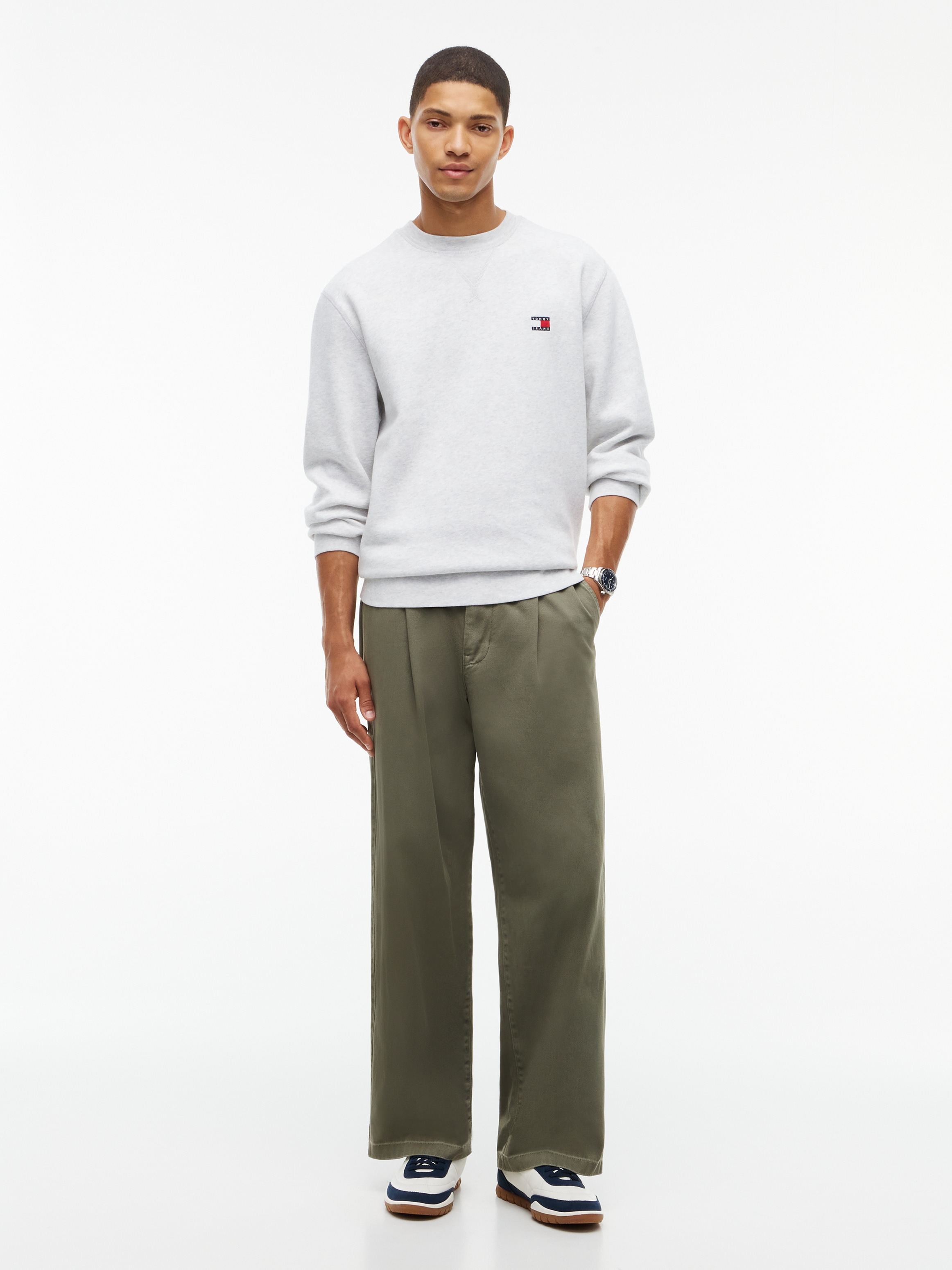 Tommy Jeans Sweatshirt »REGULAR BADGE CREW«, Regular fit mit Rundhalsausschnitt
