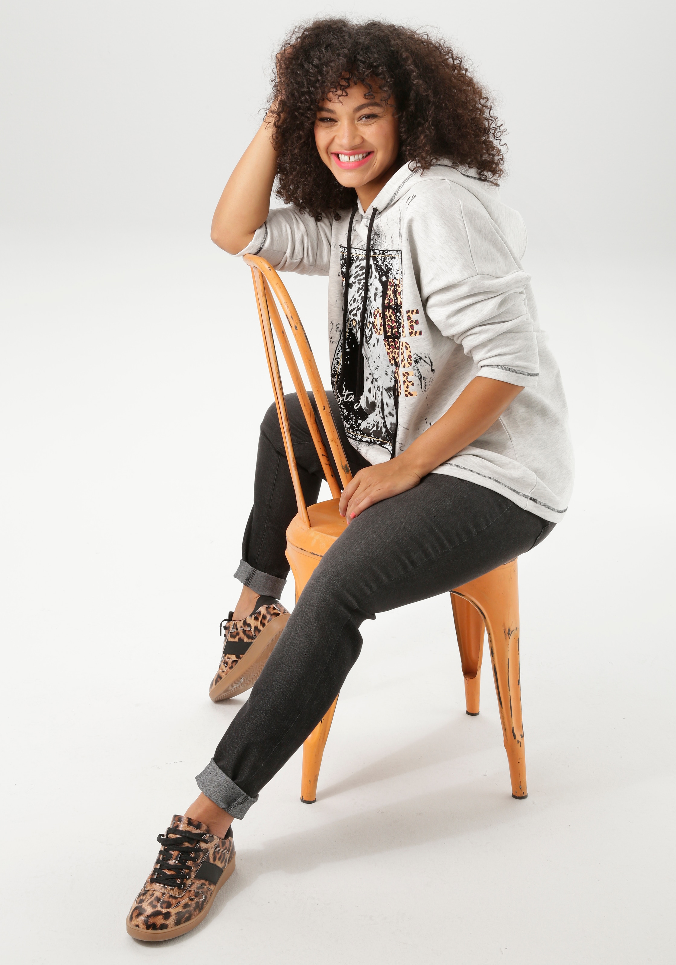 Aniston PLUS Sweatshirt, mit großem Tigerprint - NEUE KOLLEKTION