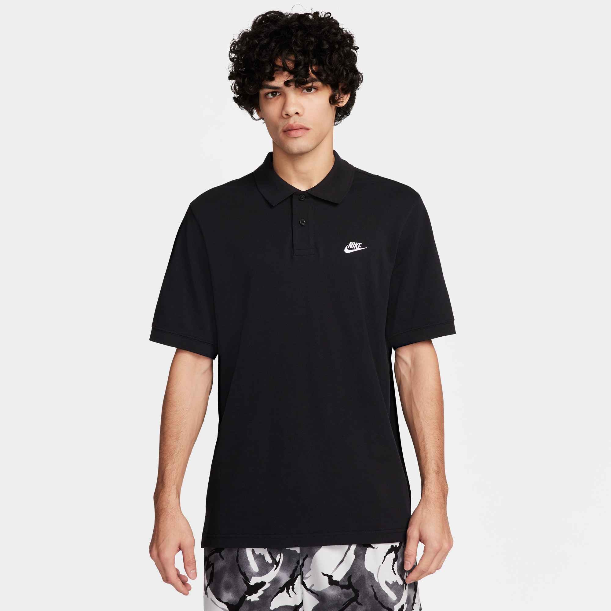 Nike Sportswear Poloshirt »M NK CLUB SS POLO PIQUE« mit 2-Knopf-Leiste, aus atmungsaktivem Piqué-Baumwollmaterial