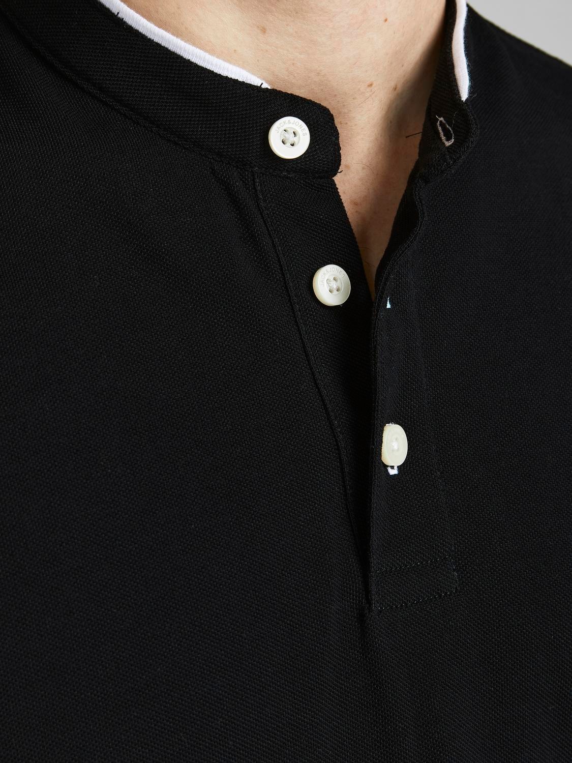 Jack & Jones Kurzarmshirt »PAULOS MAO POLO« mit kontrastfarbiger Kante am schmalen Stehkragen und am Ärmelsaum