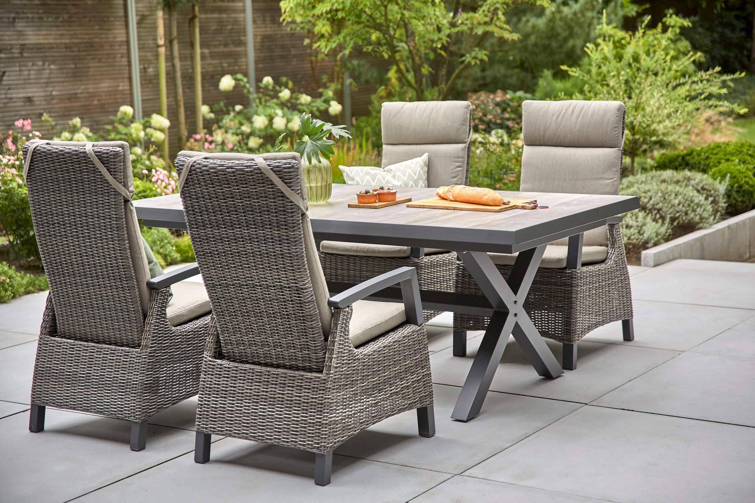 Siena Garden Garten-Essgruppe »Corido«, (5 tlg., 4 Sessel: 76x62x109 cm, Tisch Sincro: 200/260x100x77 cm), Aluminium, Keramik, verstellbar, ausziehbar, Inkl. Auflagen
